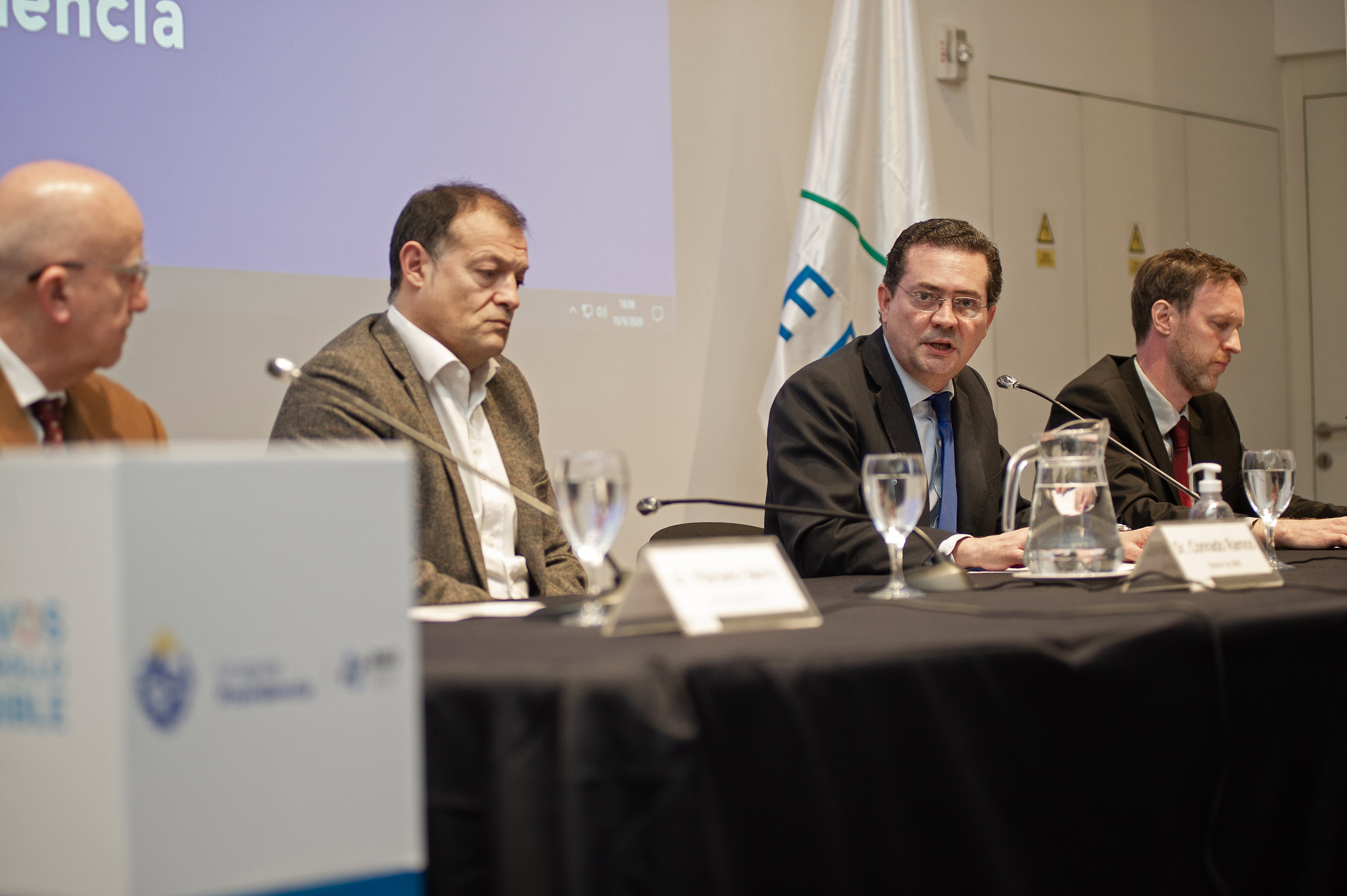 Prosecretario de Presidencia de la República, Rodrigo Ferrés, dirigiéndose a los presentes