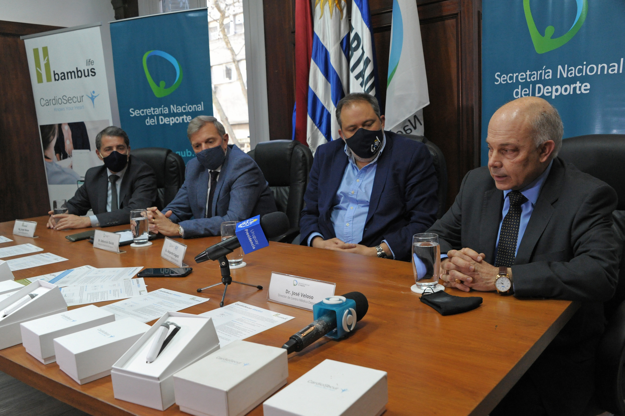 Secretaría Nacional del Deporte (SND) recibió donación de 20 electrocardiógrafos que pueden ser usados a distancia