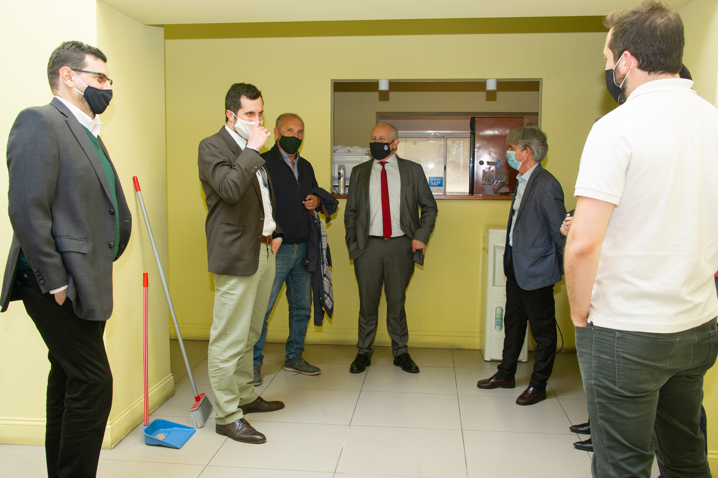 Ministro de Educación y Cultura, Pablo da Silveira, encabezó visita a centro Abayubá, gestionado por la Federación de Obreros y Empleados de la Bebida