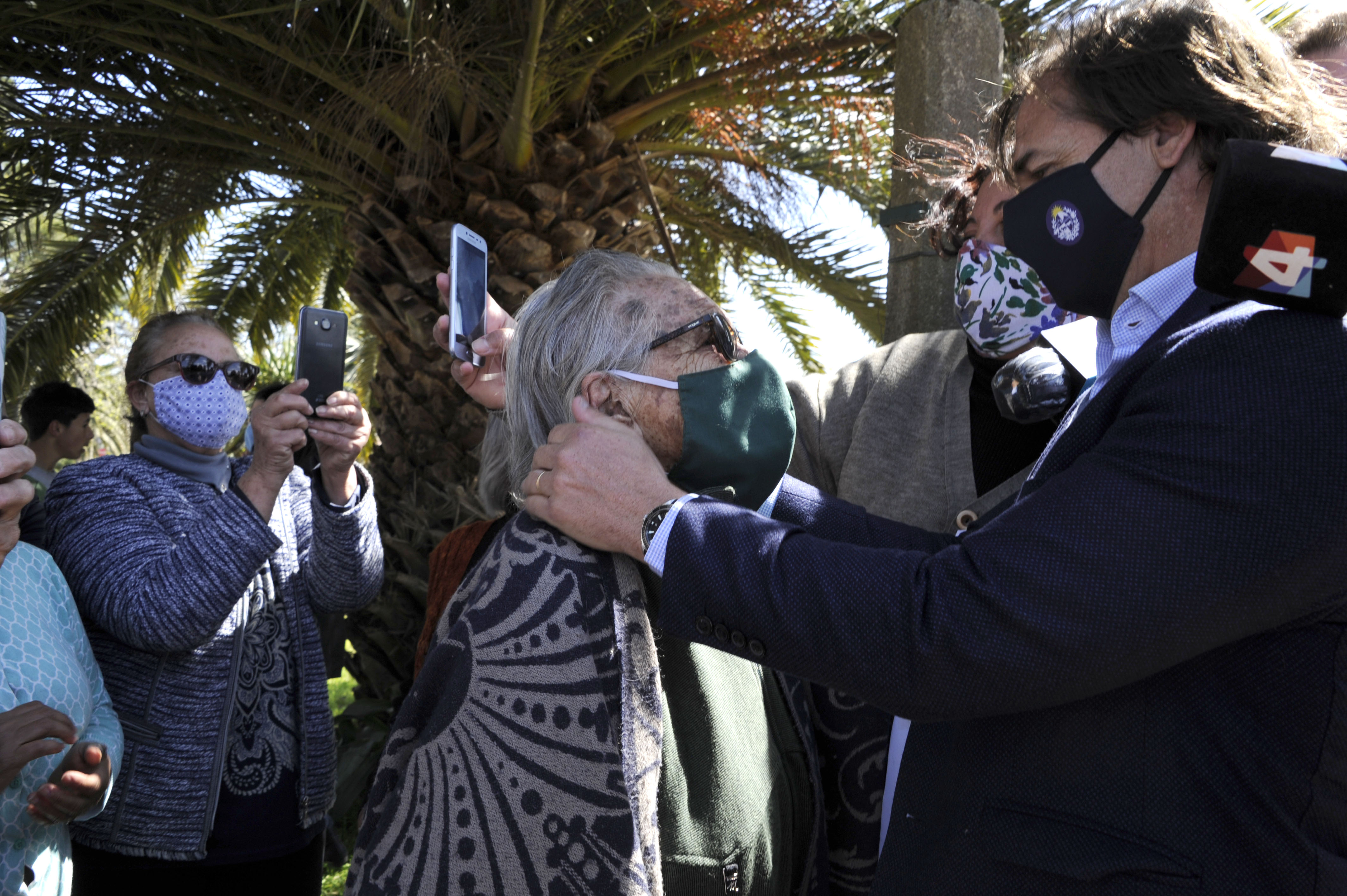 Presidente Lacalle Pou es recibido por fuerzas vivas de Lascano