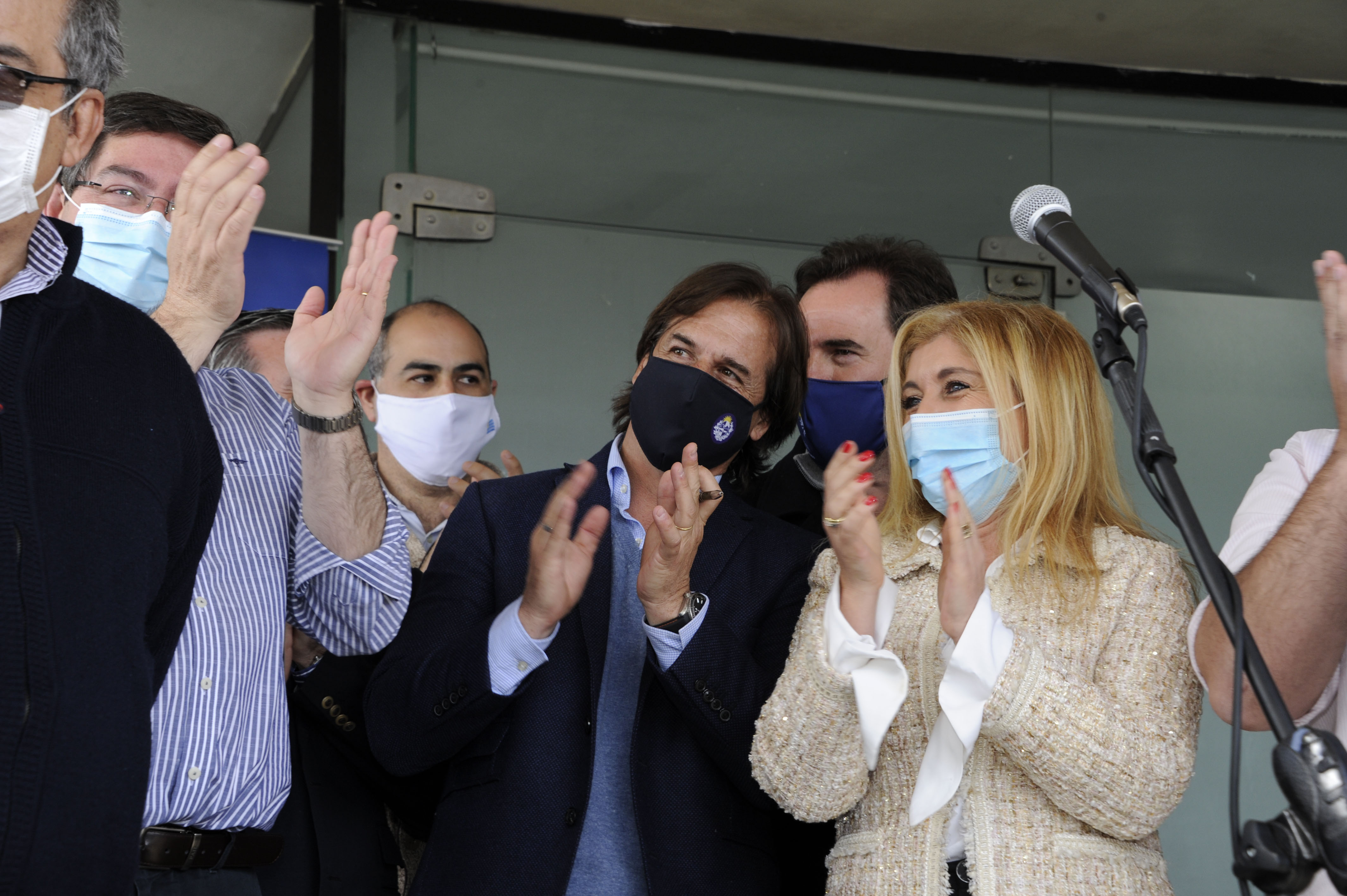 Acto de entrega de la ambulancia en la policlínica de Lascano