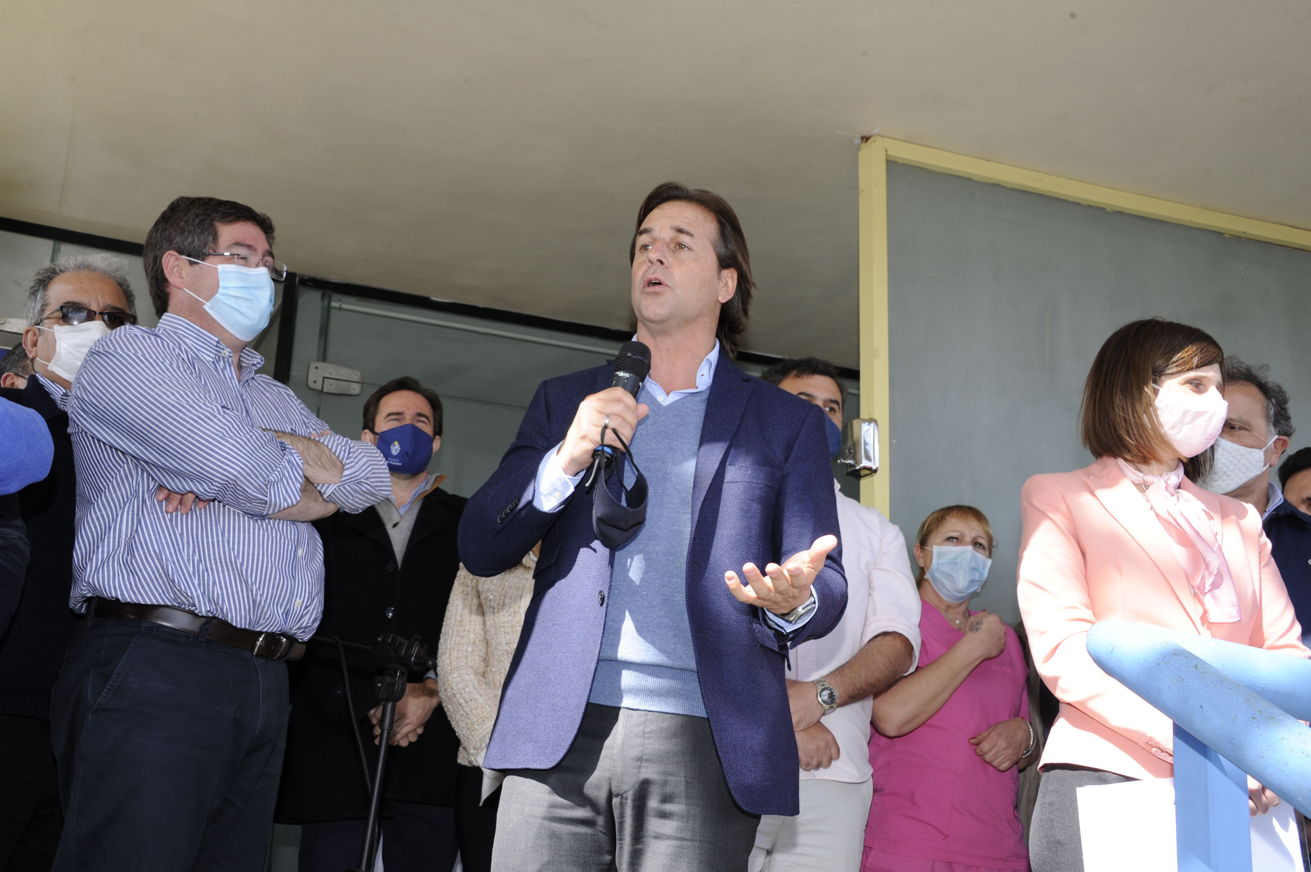 Acto de entrega de la ambulancia en la policlínica de Lascano