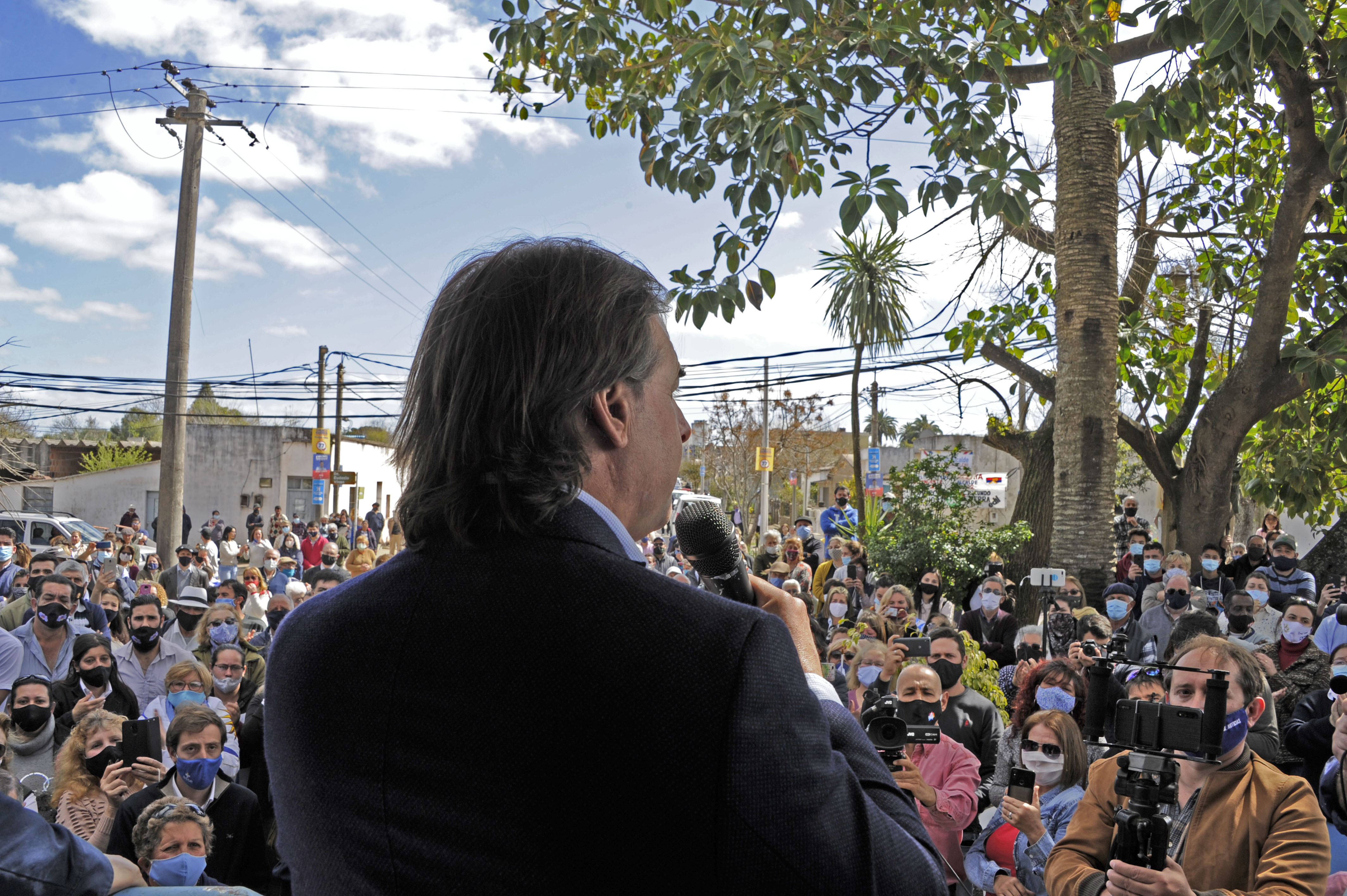 Acto de entrega de la ambulancia en la policlínica de Lascano