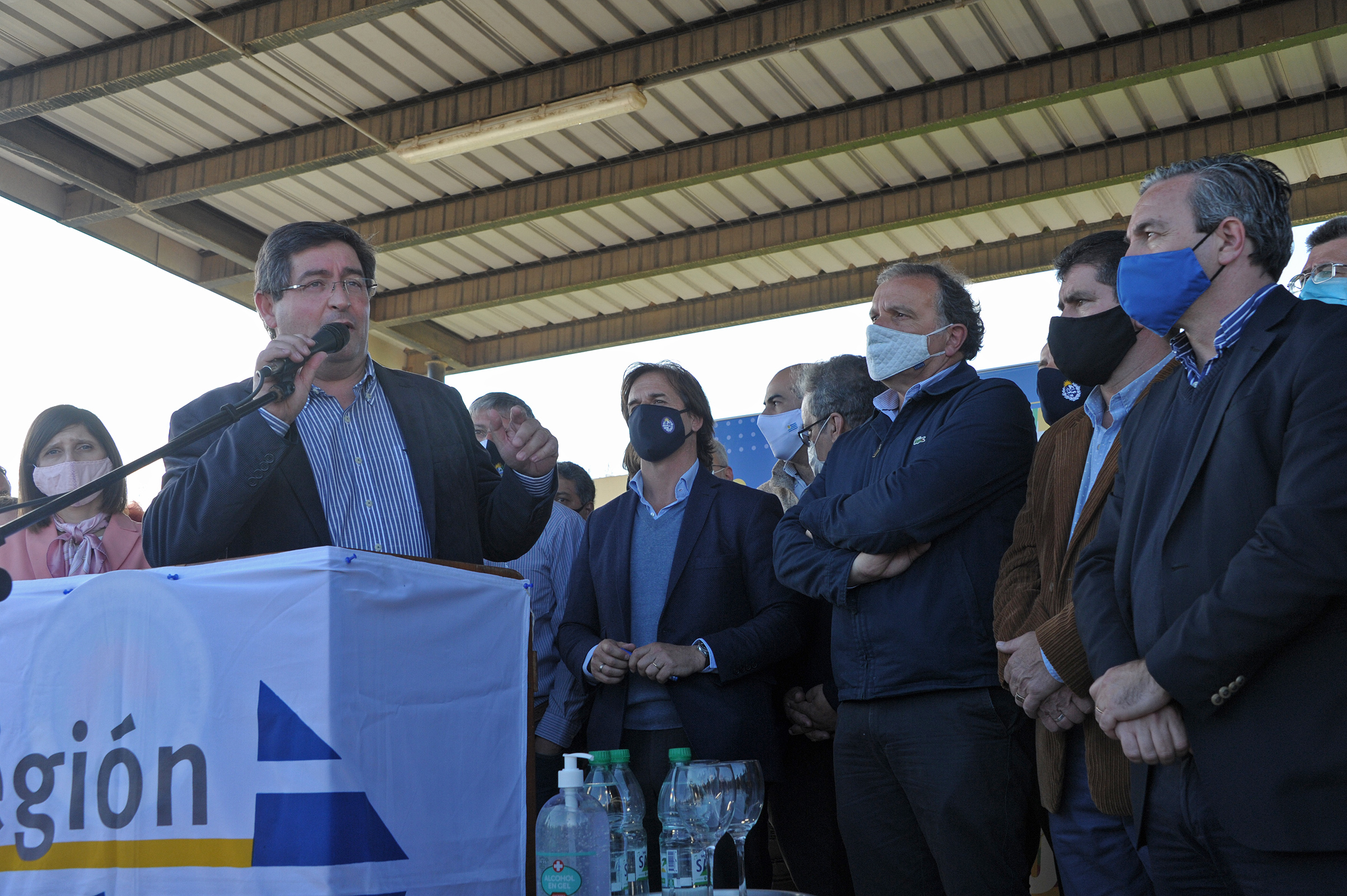 Presidente Luis Lacalle Pou encabezó entrega a Centro Auxiliar del Chuy de un ecógrafo Siemens y un equipo de radiología portátil