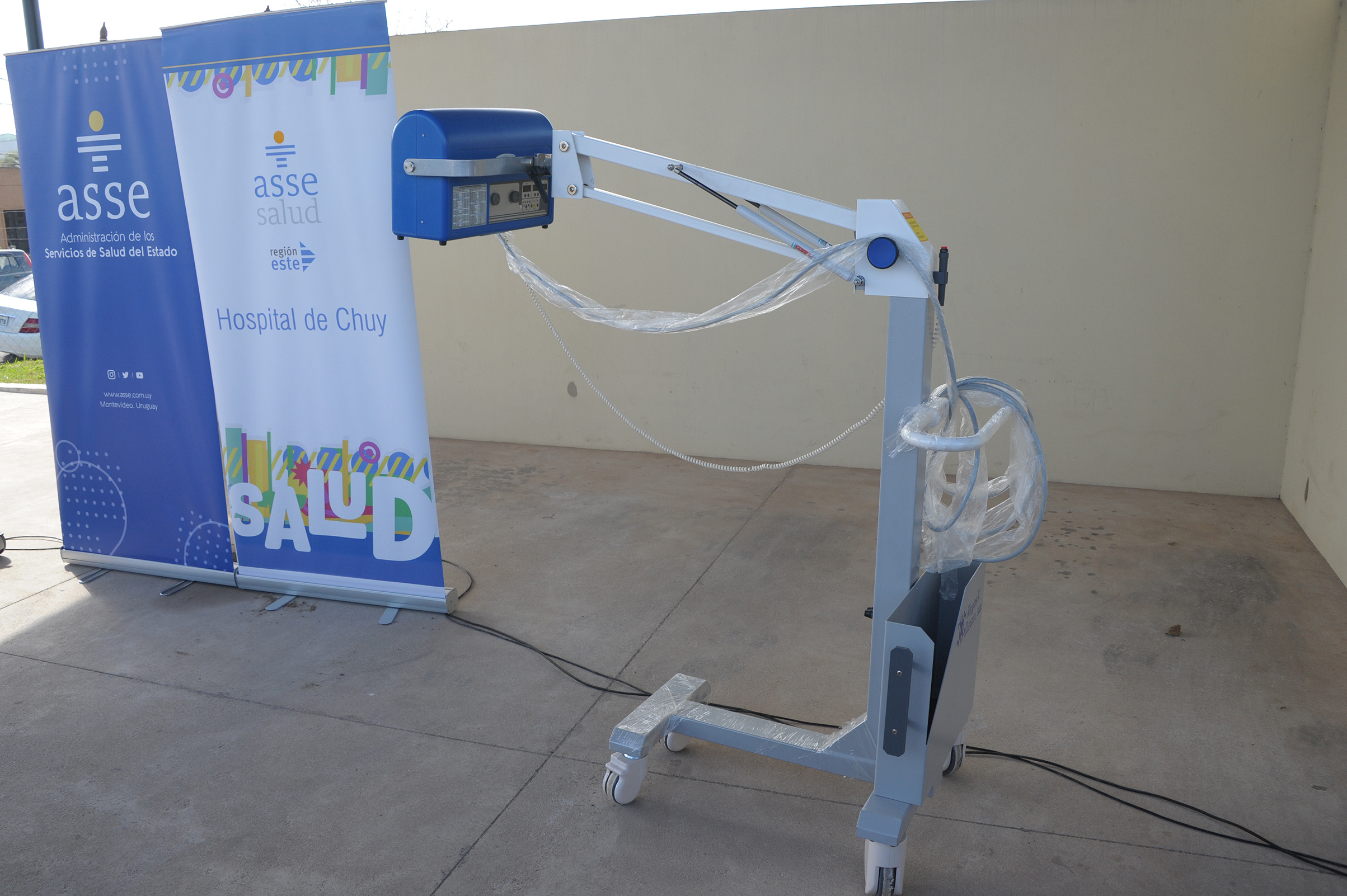 Presidente Luis Lacalle Pou encabezó entrega a Centro Auxiliar del Chuy de un ecógrafo Siemens y un equipo de radiología portátil