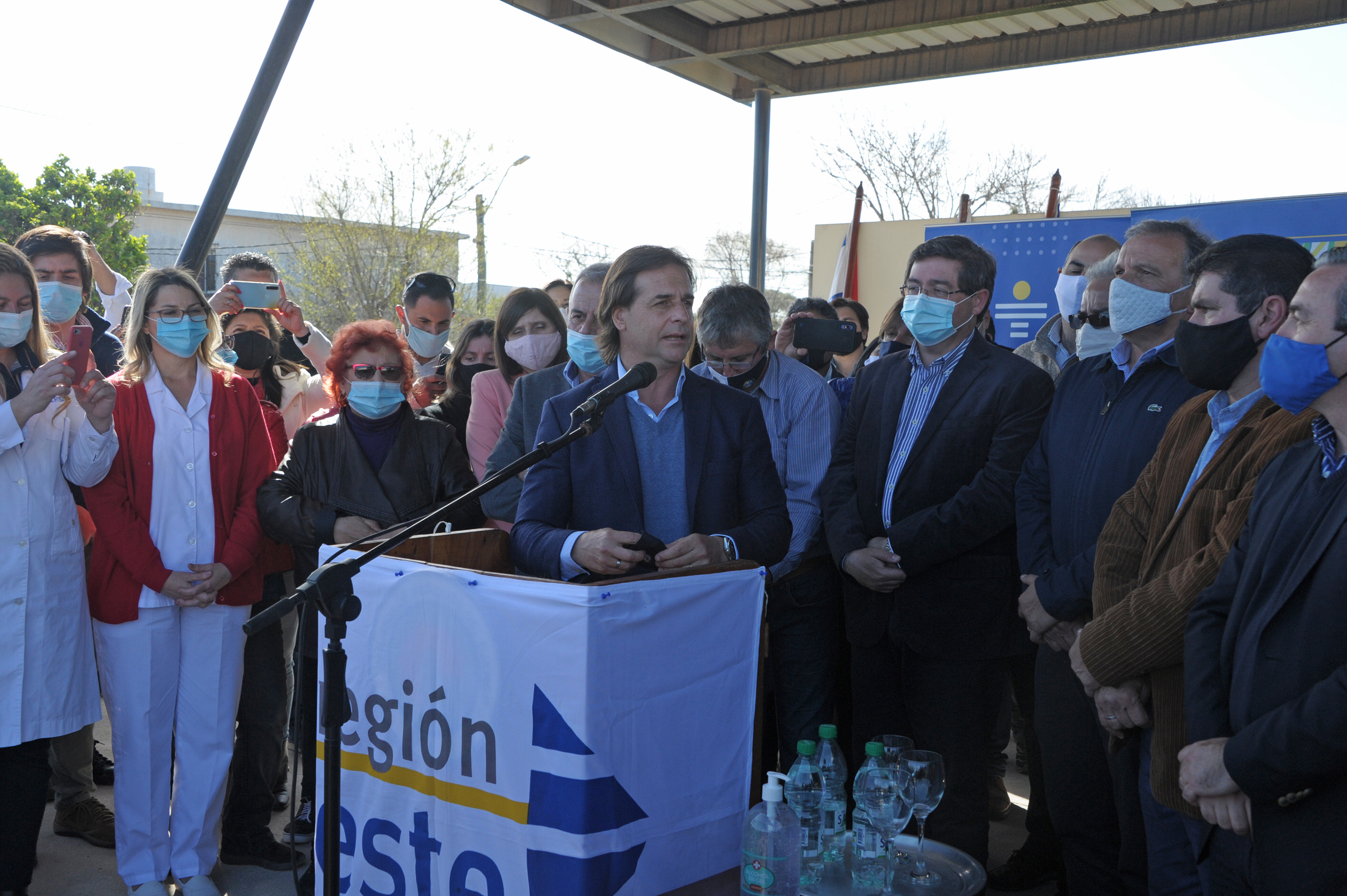 Presidente Luis Lacalle Pou encabezó entrega a Centro Auxiliar del Chuy de un ecógrafo Siemens y un equipo de radiología portátil