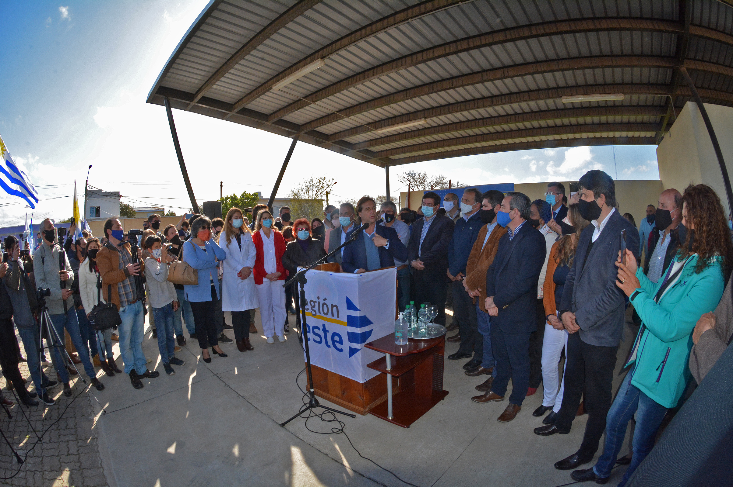 Presidente Luis Lacalle Pou encabezó entrega a Centro Auxiliar del Chuy de un ecógrafo Siemens y un equipo de radiología portátil