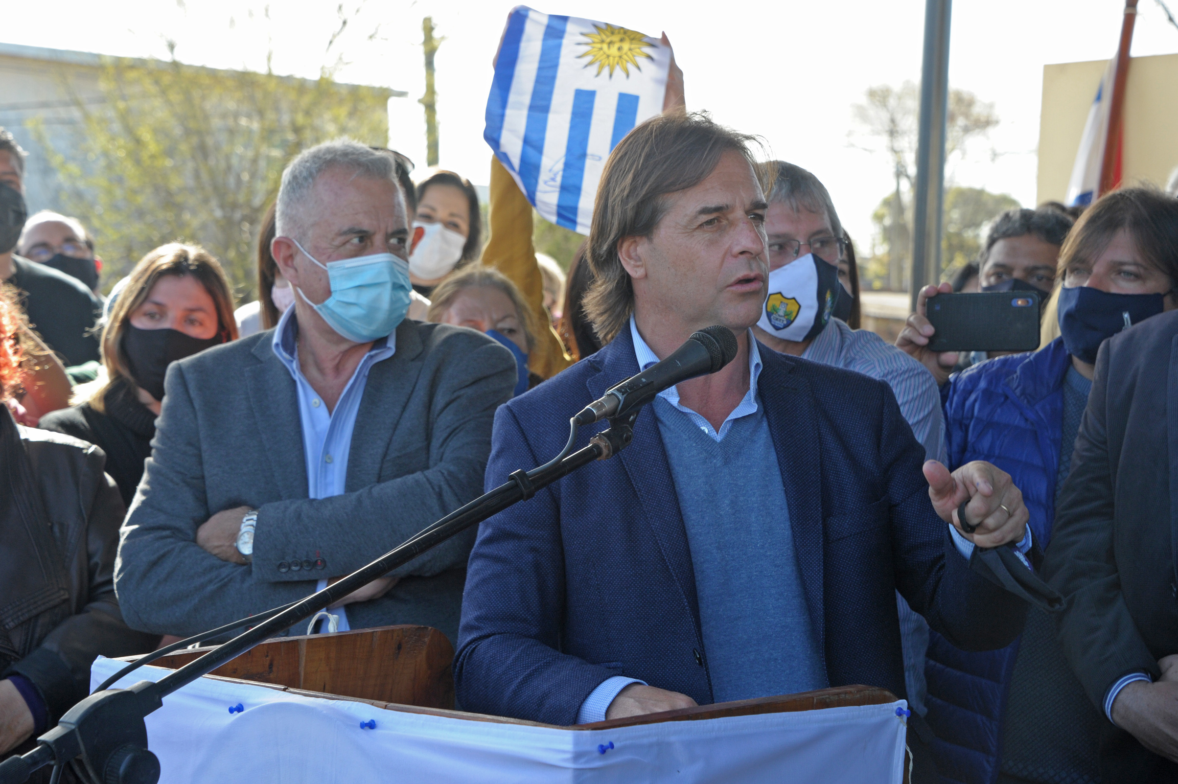 Presidente Luis Lacalle Pou encabezó entrega a Centro Auxiliar del Chuy de un ecógrafo Siemens y un equipo de radiología portátil