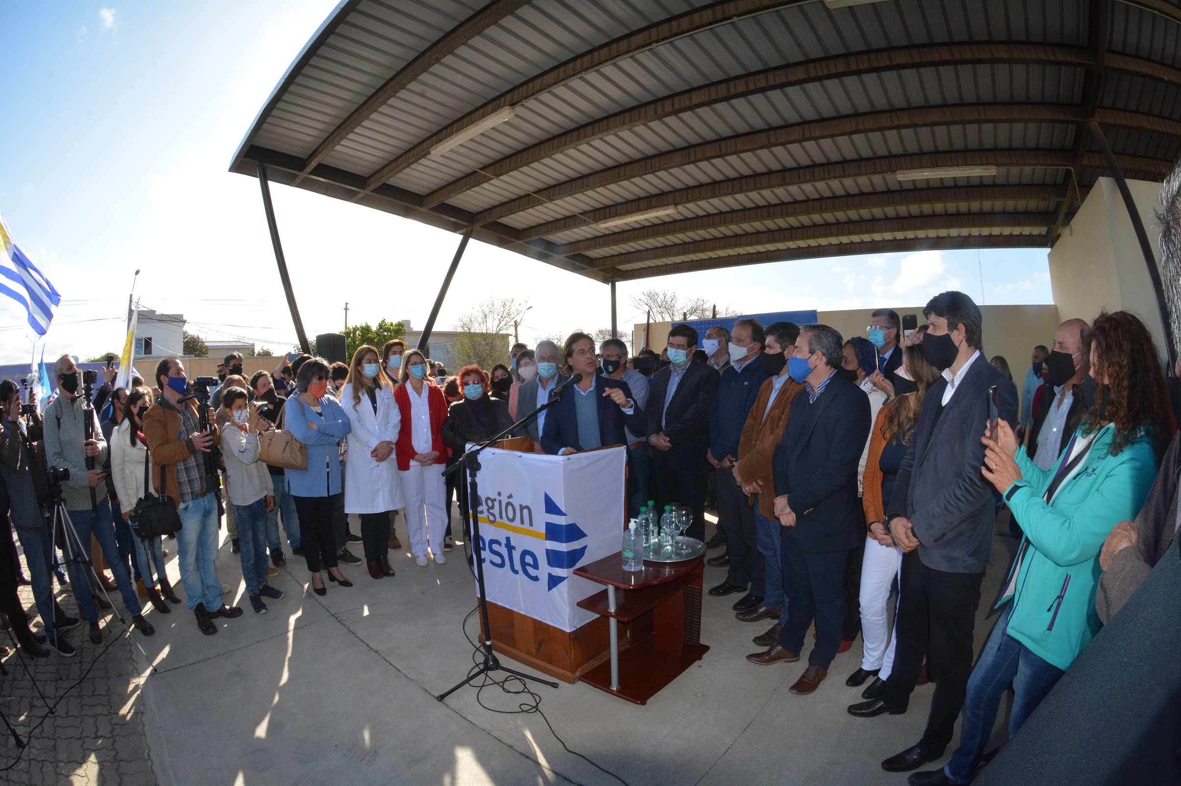 Presidente Luis Lacalle Pou encabezó entrega a Centro Auxiliar del Chuy de un ecógrafo Siemens y un equipo de radiología portátil