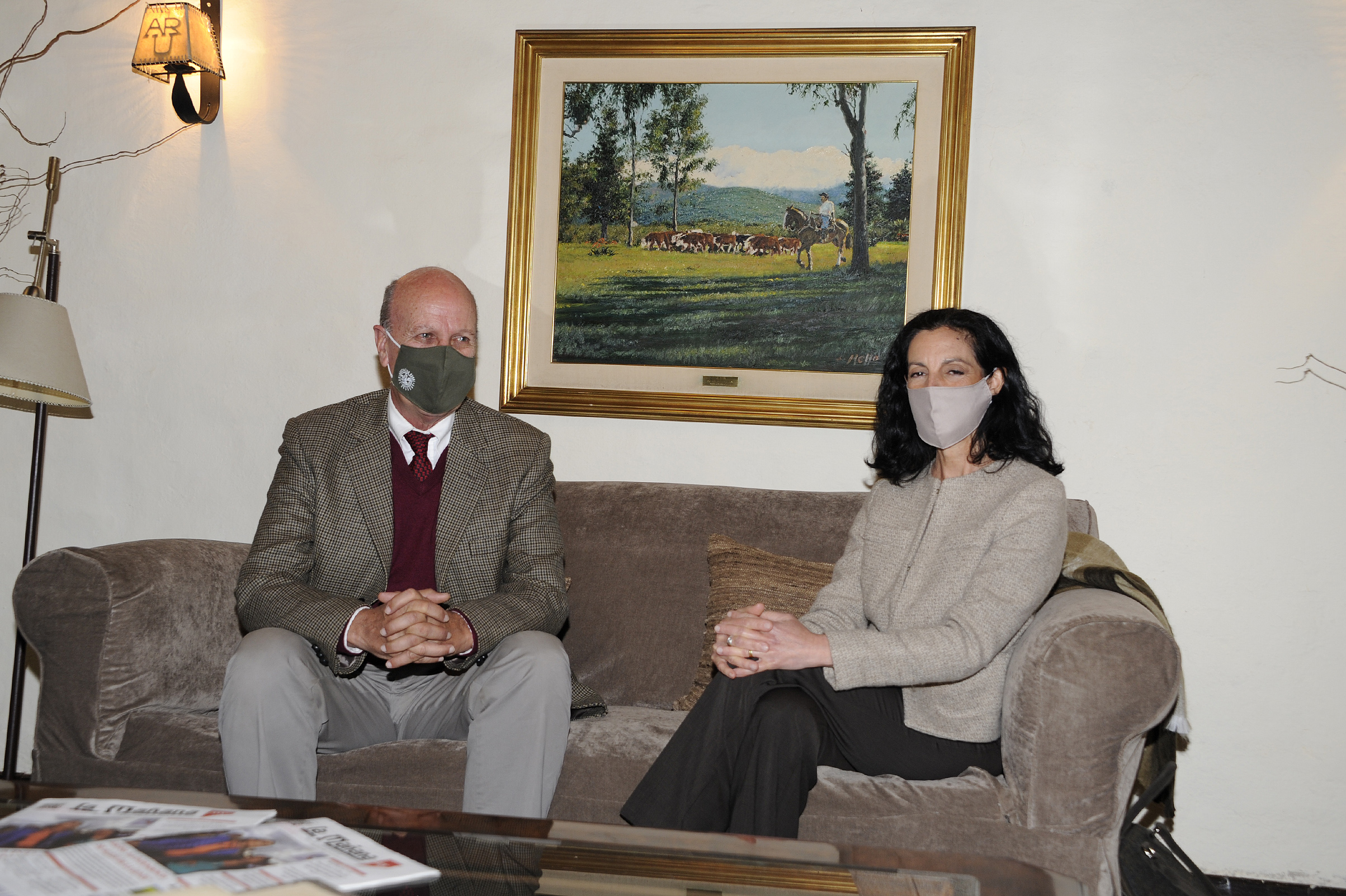 Ministra de Economía y Finanzas, Azucena Arbeleche, mantuvo reunión con directivos de la Asociación Rural del Uruguay (ARU)