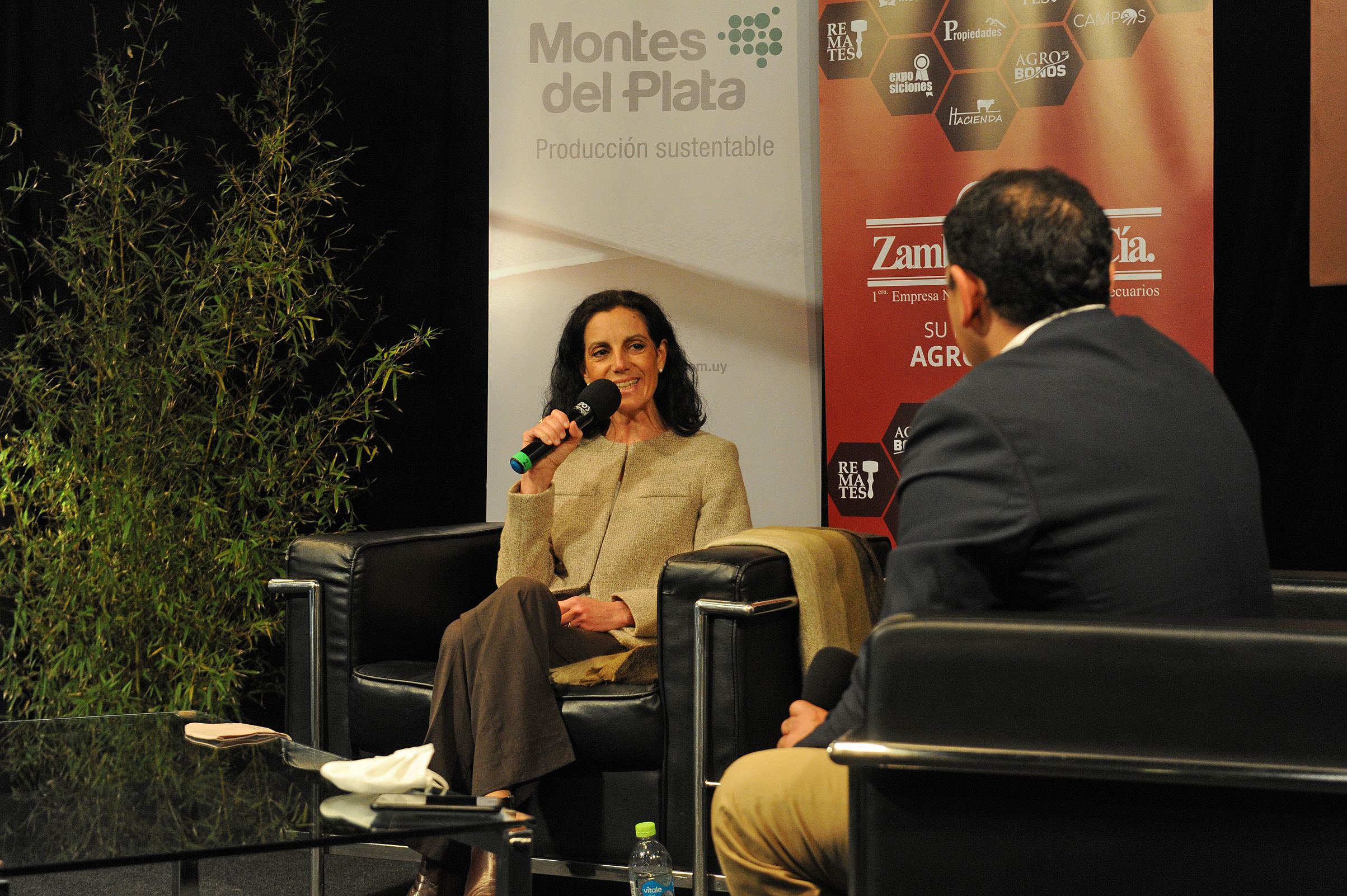 Ministra de Economía y Finanzas, Azucena Arbeleche, durante una entrevista en Expo Prado 2020