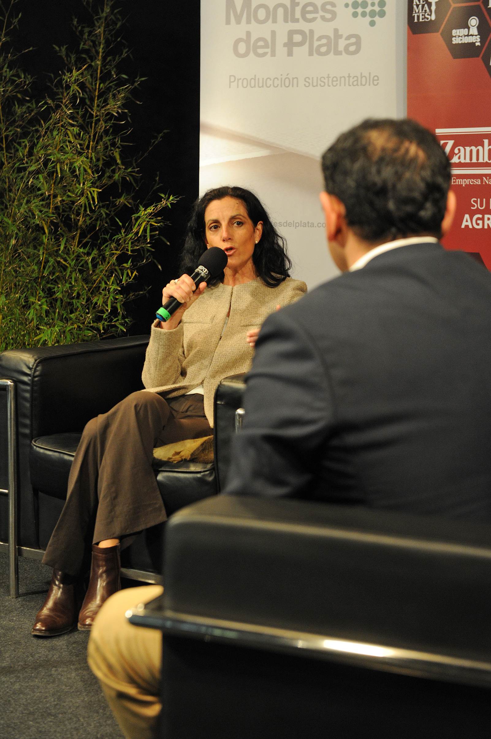 Ministra de Economía y Finanzas, Azucena Arbeleche, durante una entrevista en Expo Prado 2020