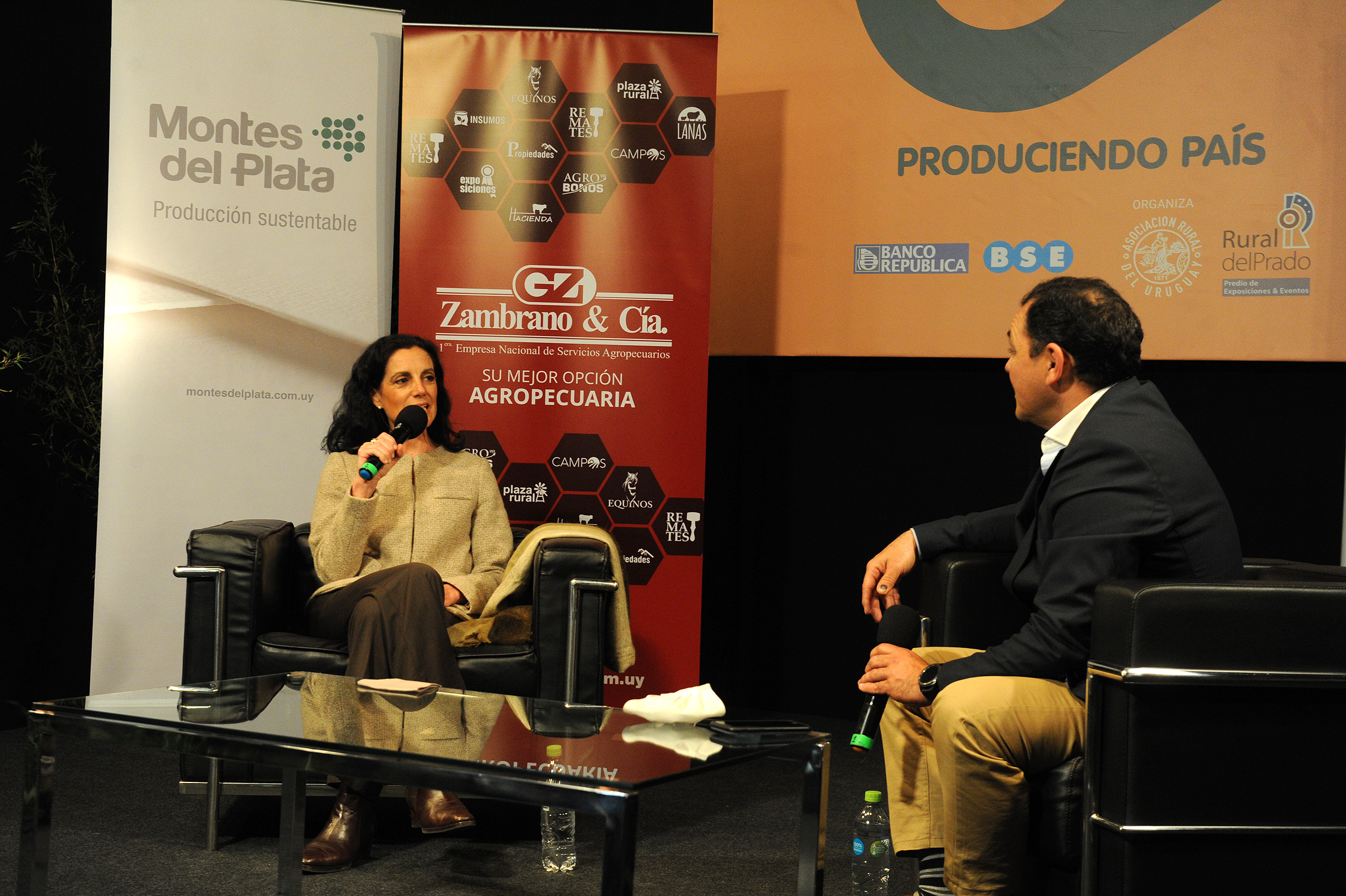 Ministra de Economía y Finanzas, Azucena Arbeleche, durante una entrevista en Expo Prado 2020