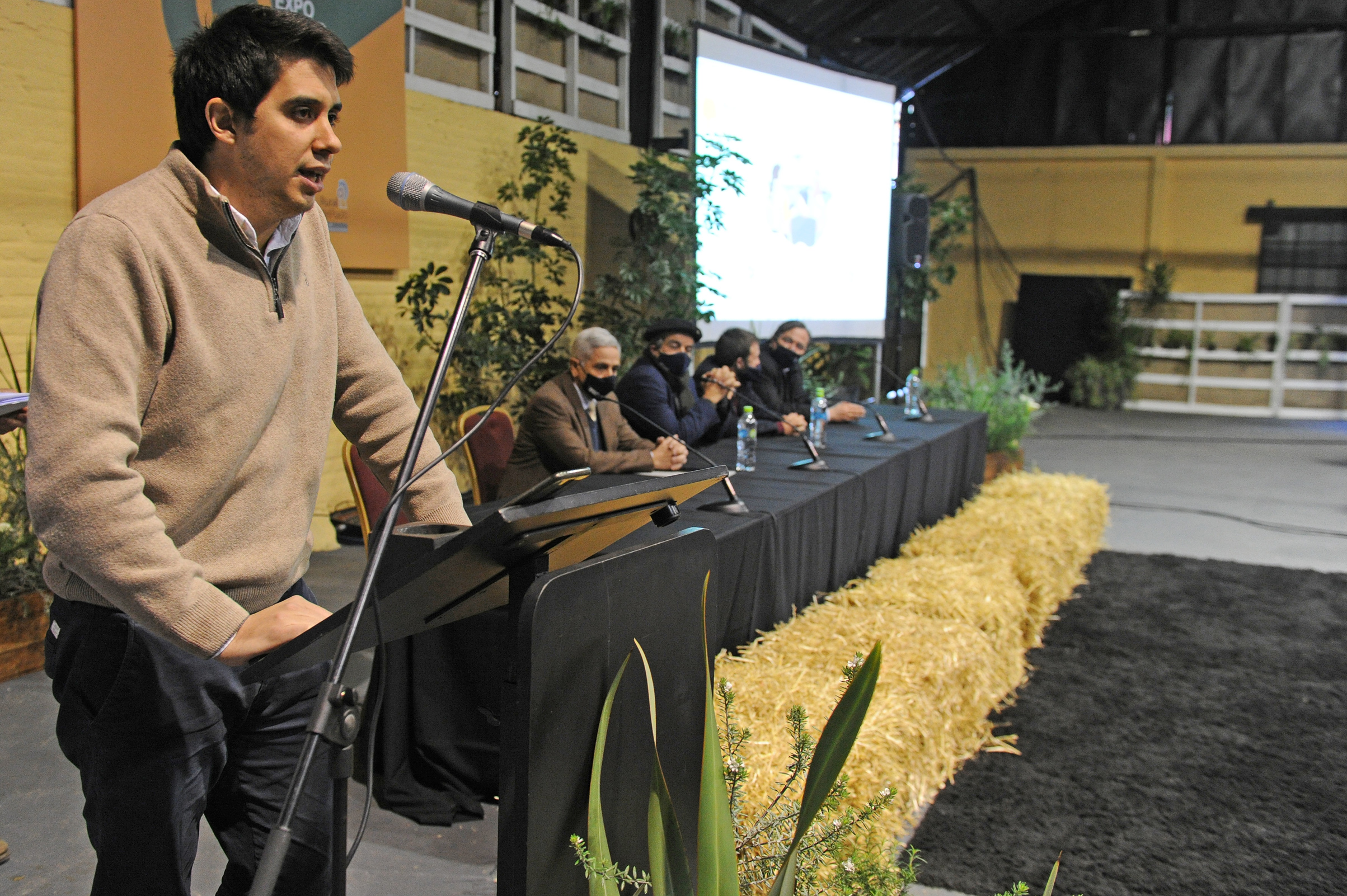 Director del Instituto Nacional de la Juventud, Felipe Paullier, haciendo uso de la palabra en reinstalación de Comisión Honoraria en Juventud Rural
