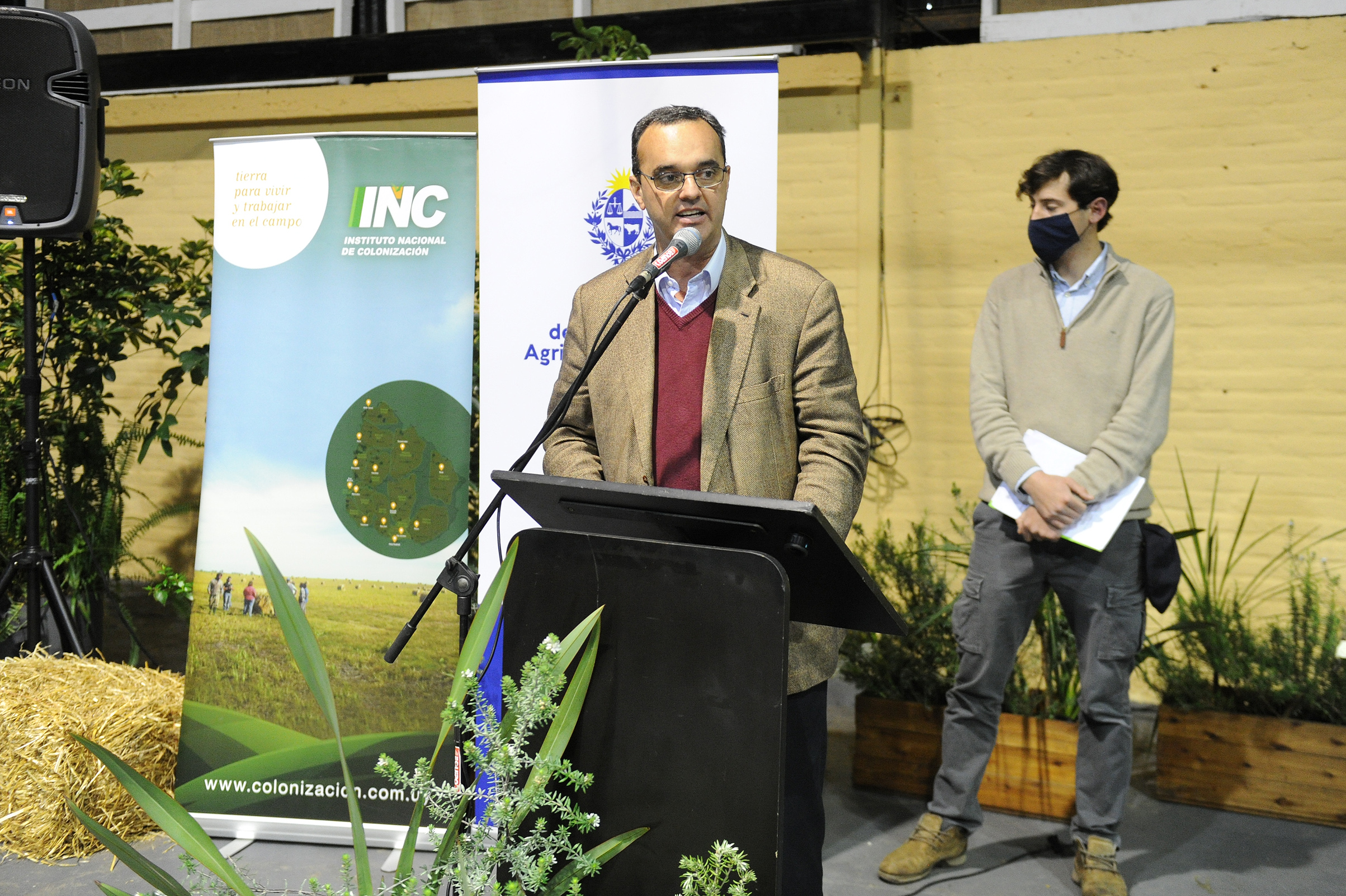 Ministro de Desarrollo Social, Pablo Bartol, haciendo uso de la palabra en reinstalación de Comisión Honoraria en Juventud Rural