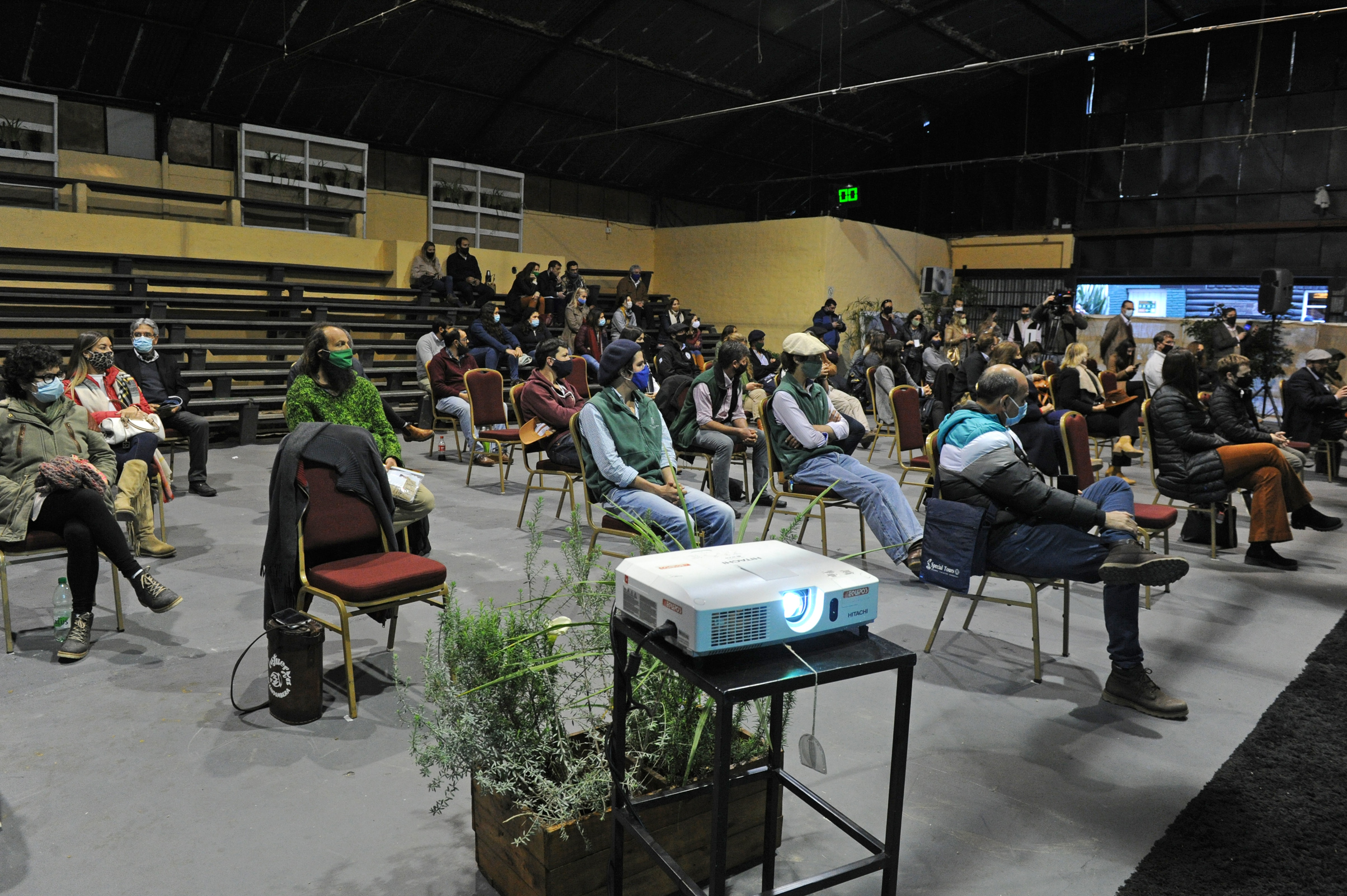 Asistentes al acto de reinstalación de Comisión Honoraria en el Área de la Juventud Rural