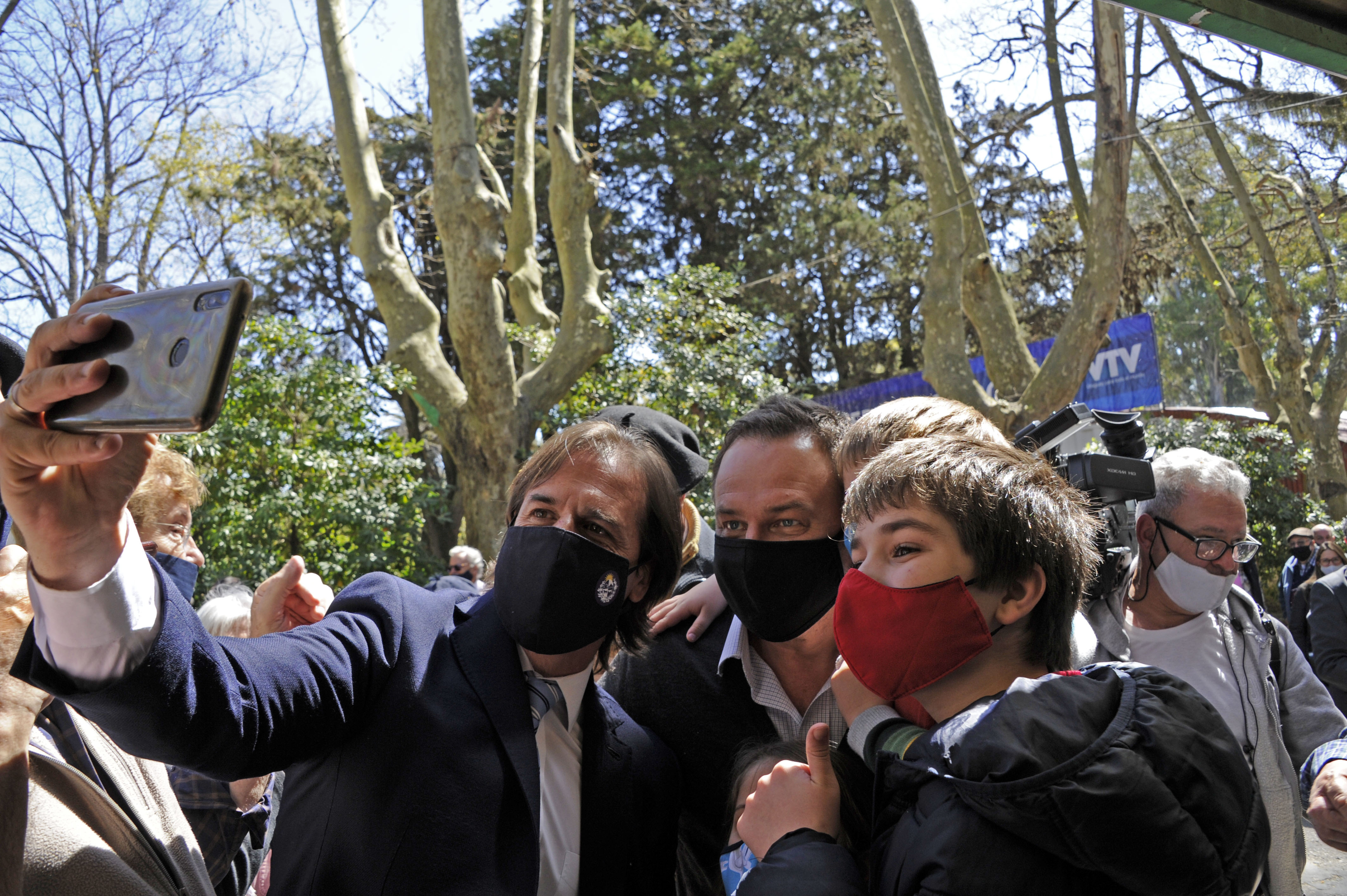 Presidente Luis Lacalle Pou, durante su recorrida por la Rural del Prado, en el marco de la Expo Prado 2020