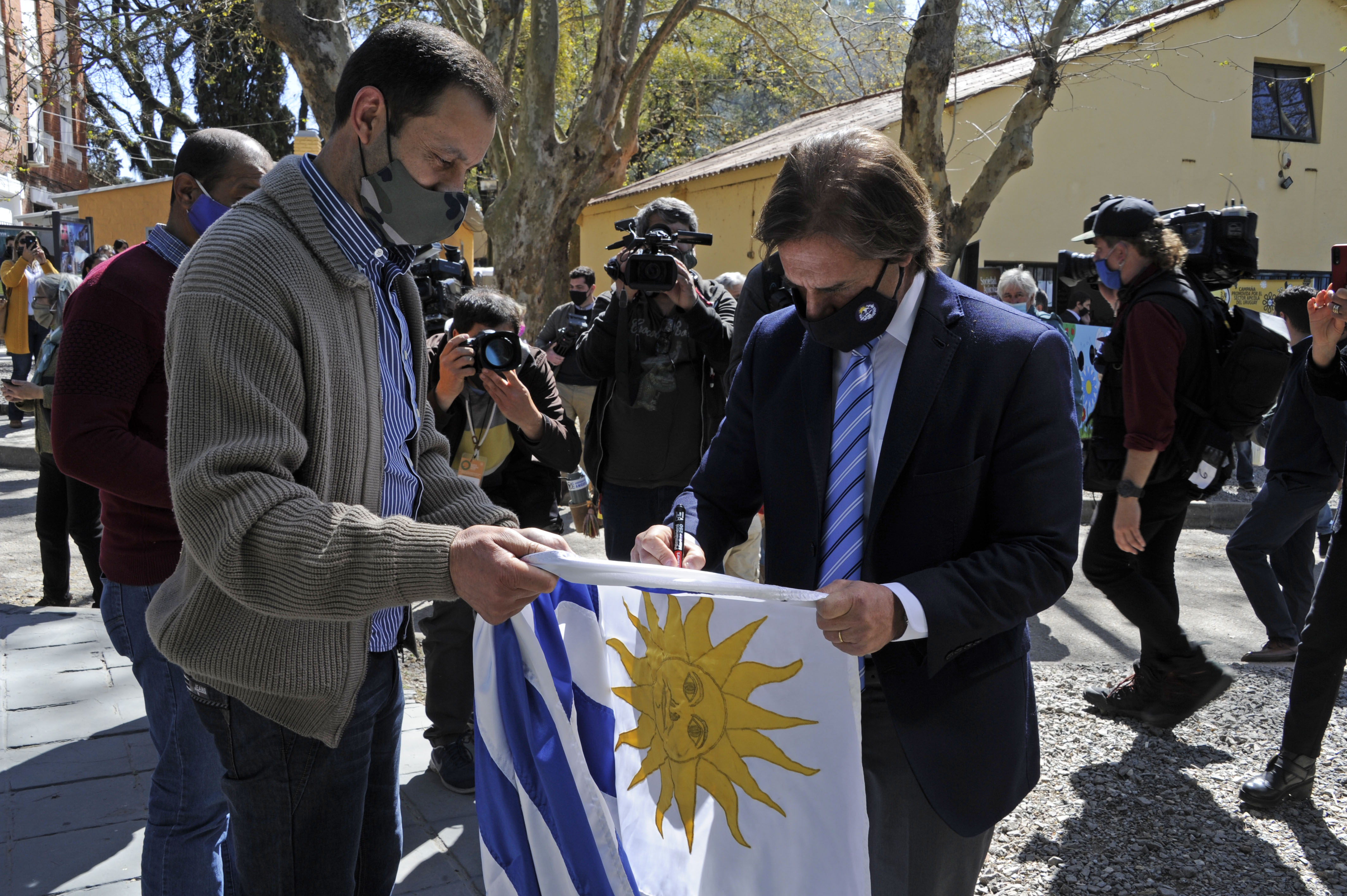 Presidente Luis Lacalle Pou, durante su recorrida por la Rural del Prado, en el marco de la Expo Prado 2020
