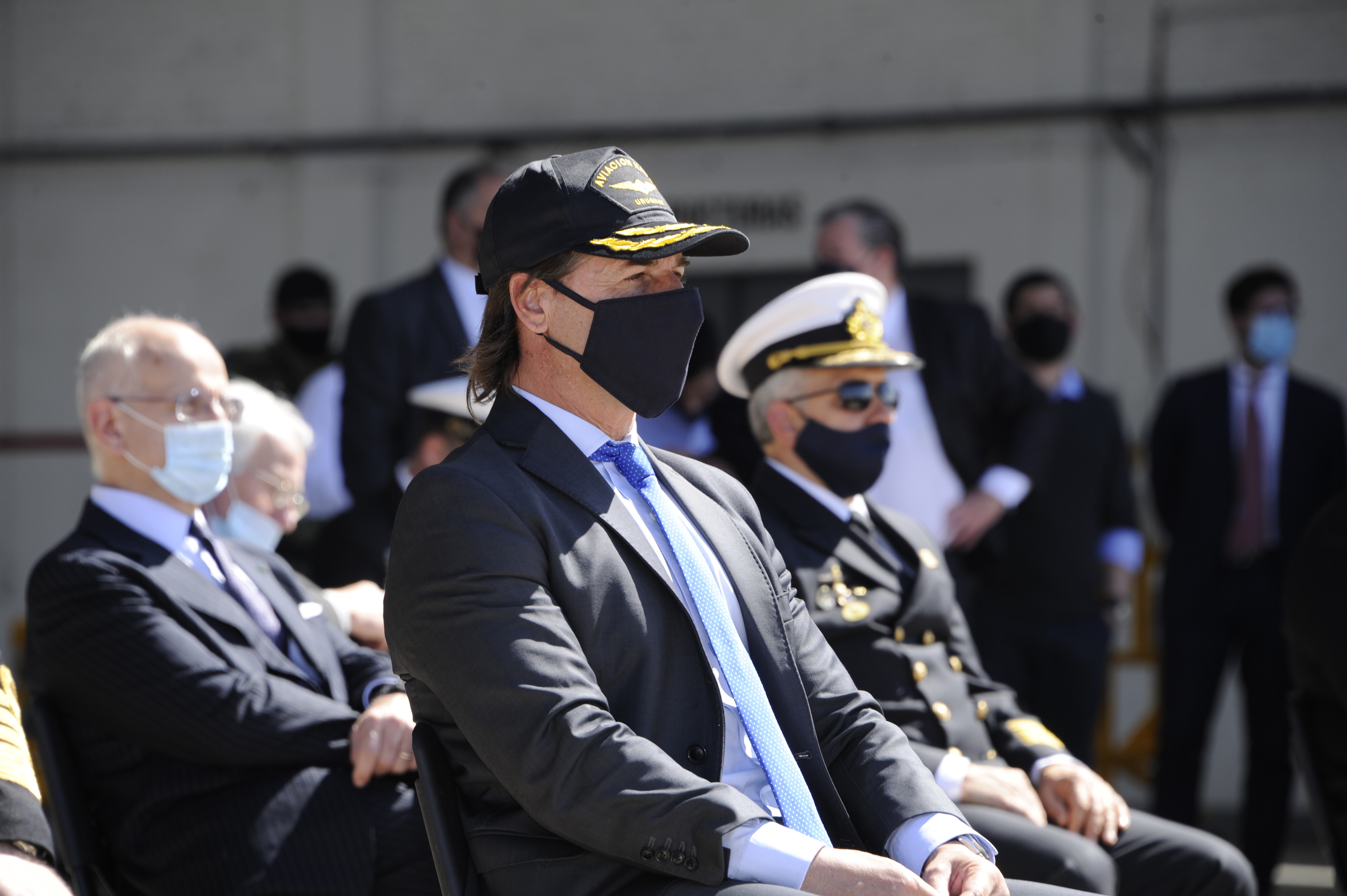 Lacalle Pou, en acto de entrega de un helicóptero para patrullaje naval, traslado sanitario y cuidado ambiental