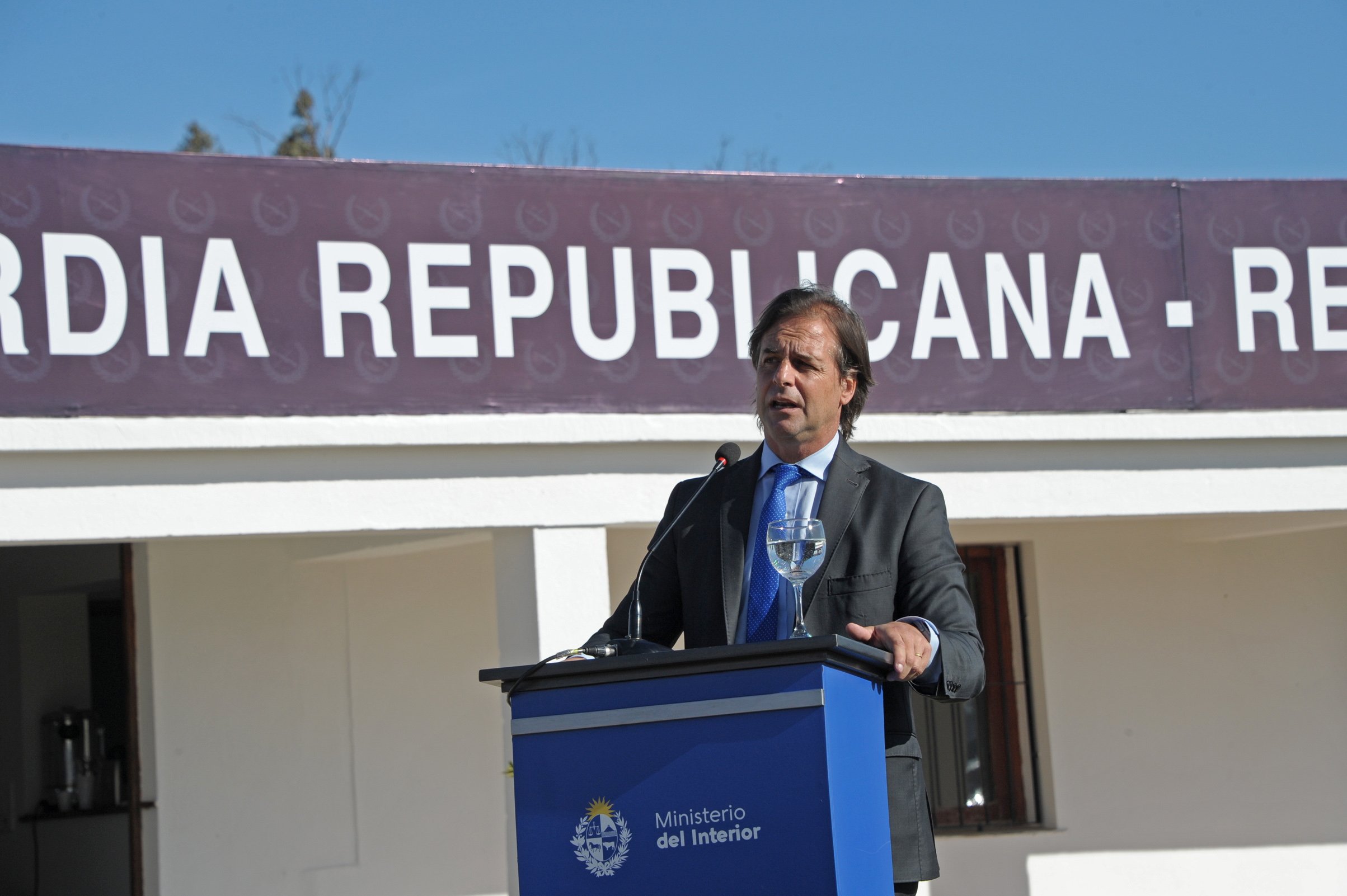 Presidente de la República, Luis Lacalle Pou, dirigiéndose a los presentes durante la inauguración de sede de la Guardia Republicana en San Carlos