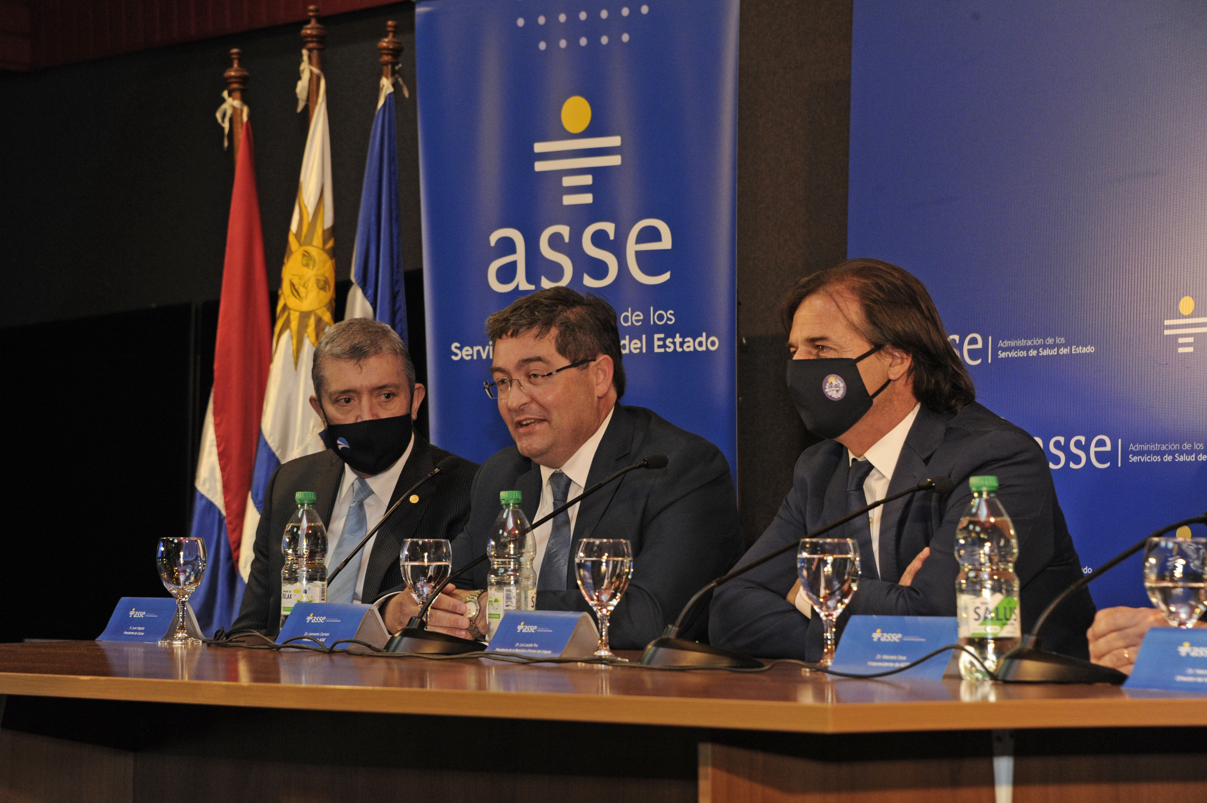 Presidente Lacalle Pou y autoridades en lanzamiento del Plan Nacional de Salud Bucal