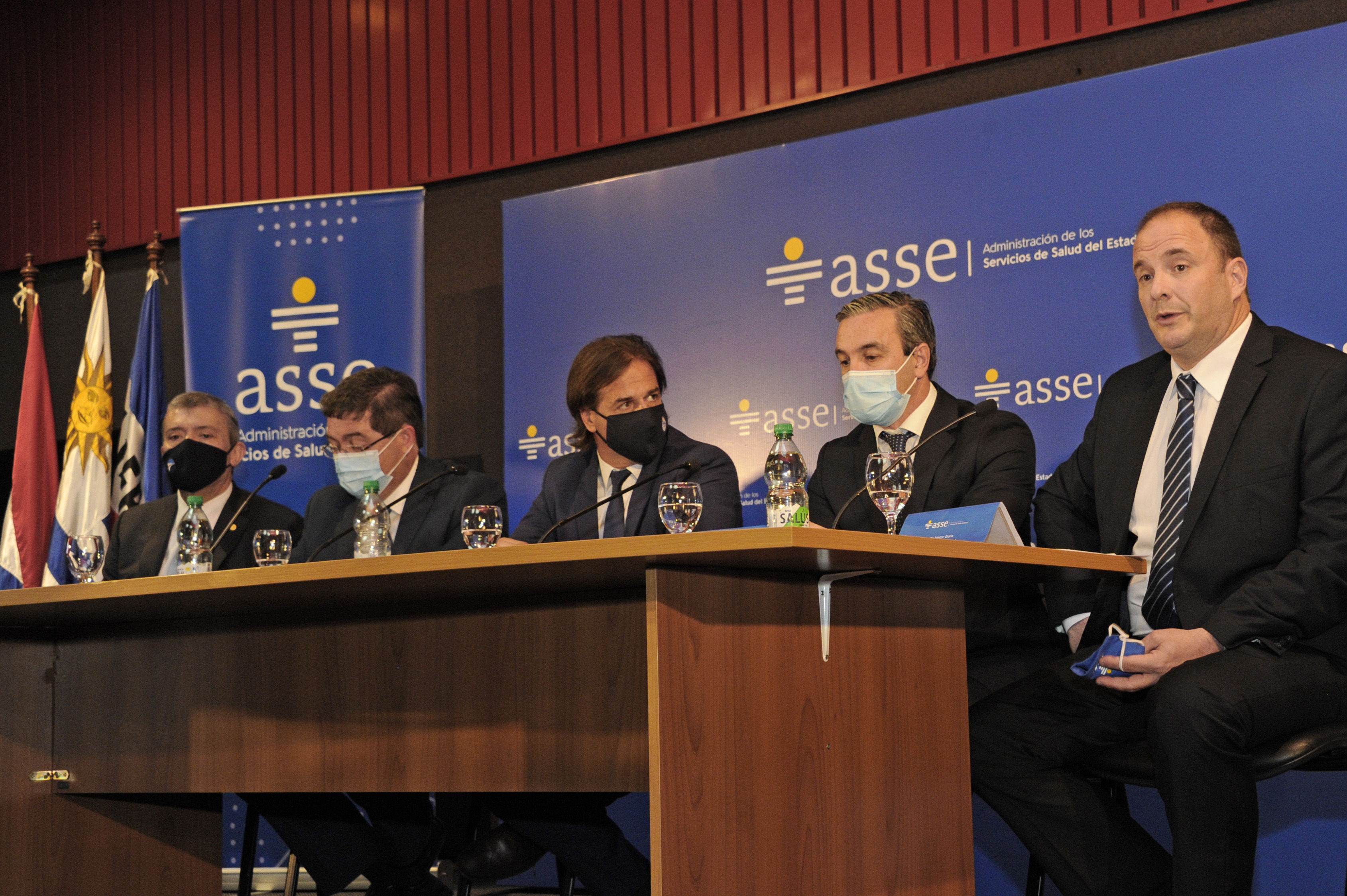 Presidente Lacalle Pou y autoridades en lanzamiento del Plan Nacional de Salud Bucal