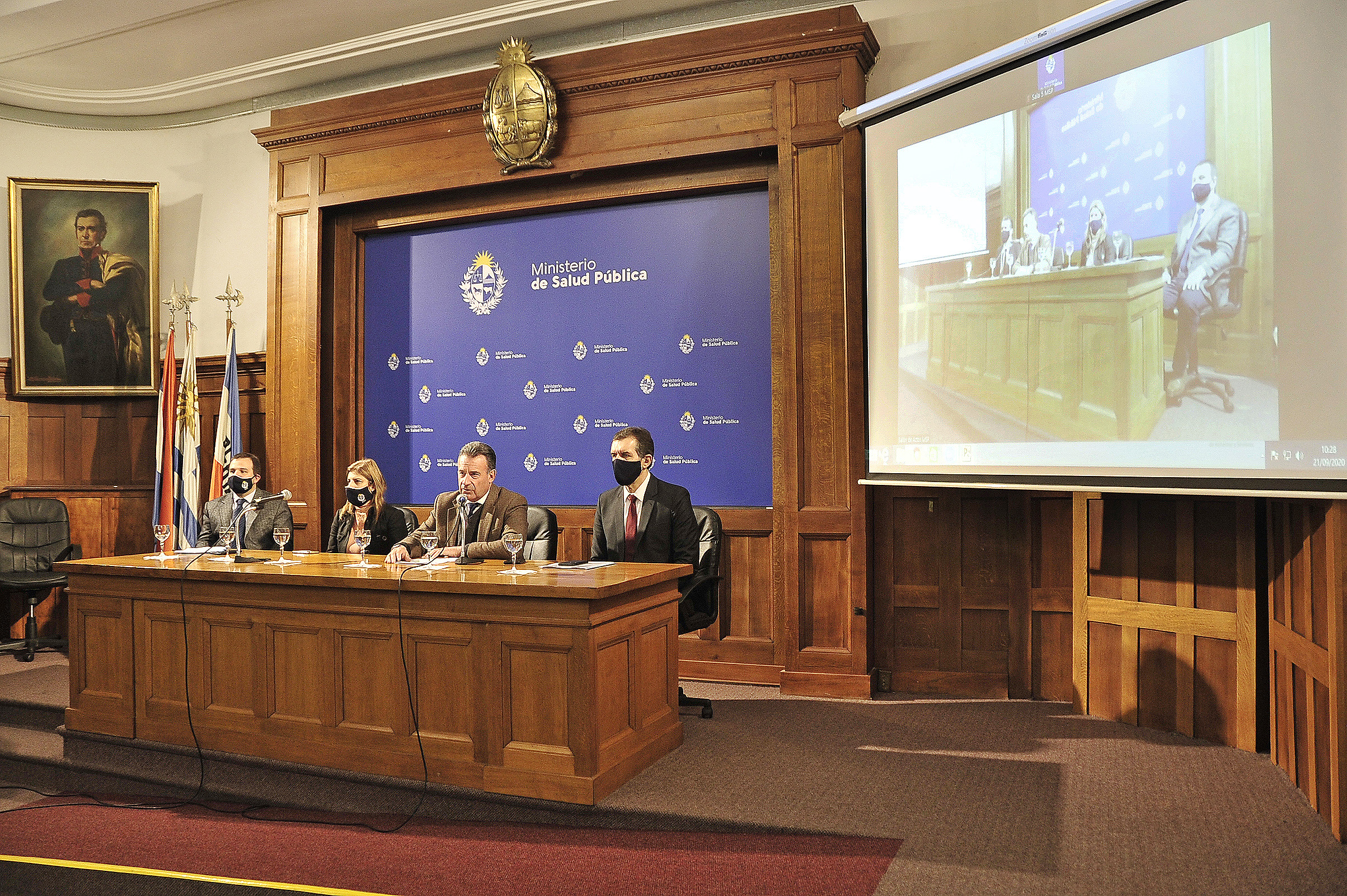 Ministro de Salud Pública, Daniel Salinas, encabezó conferencia de prensa
