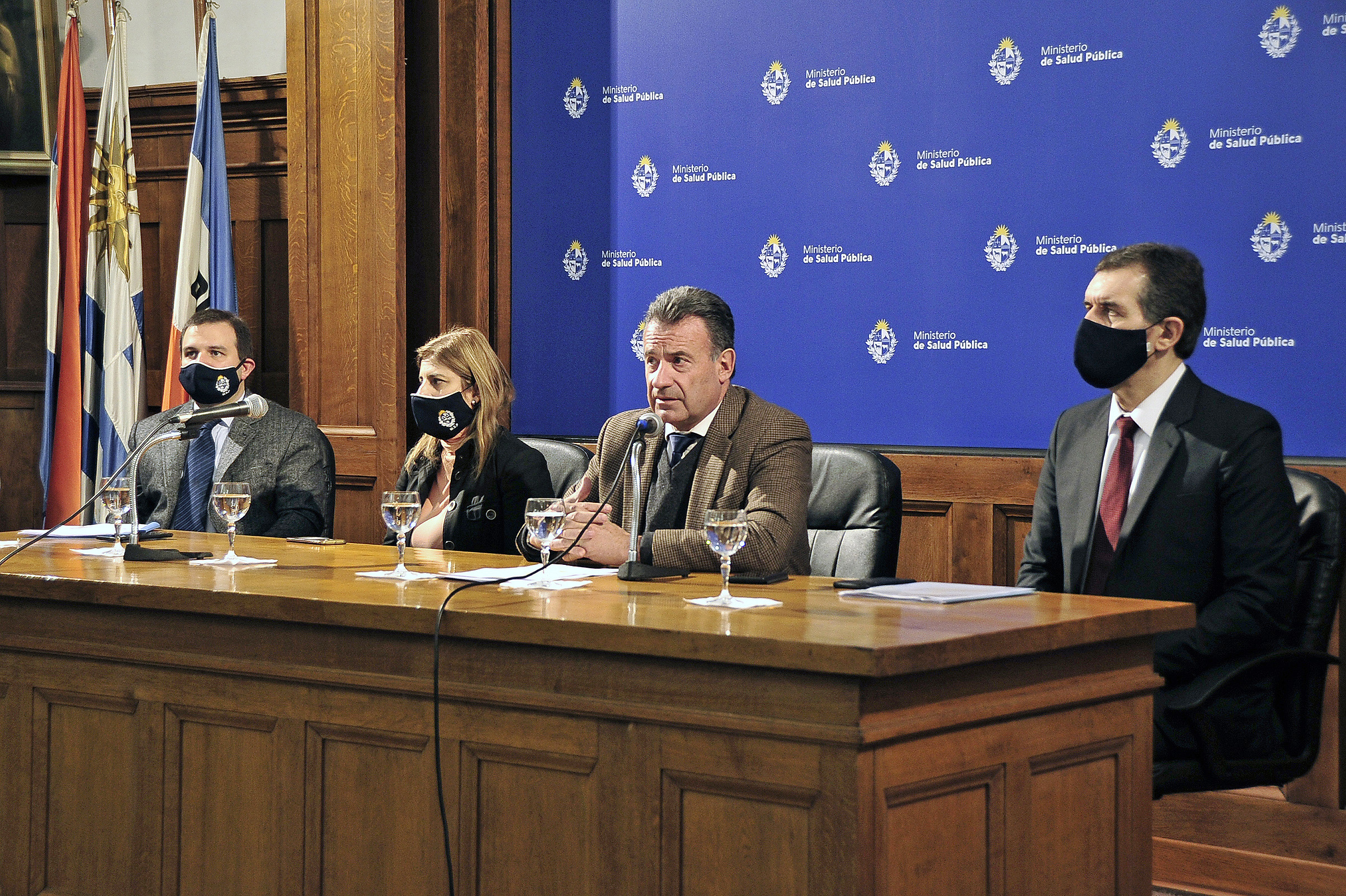 Ministro de Salud Pública, Daniel Salinas, encabezó conferencia de prensa