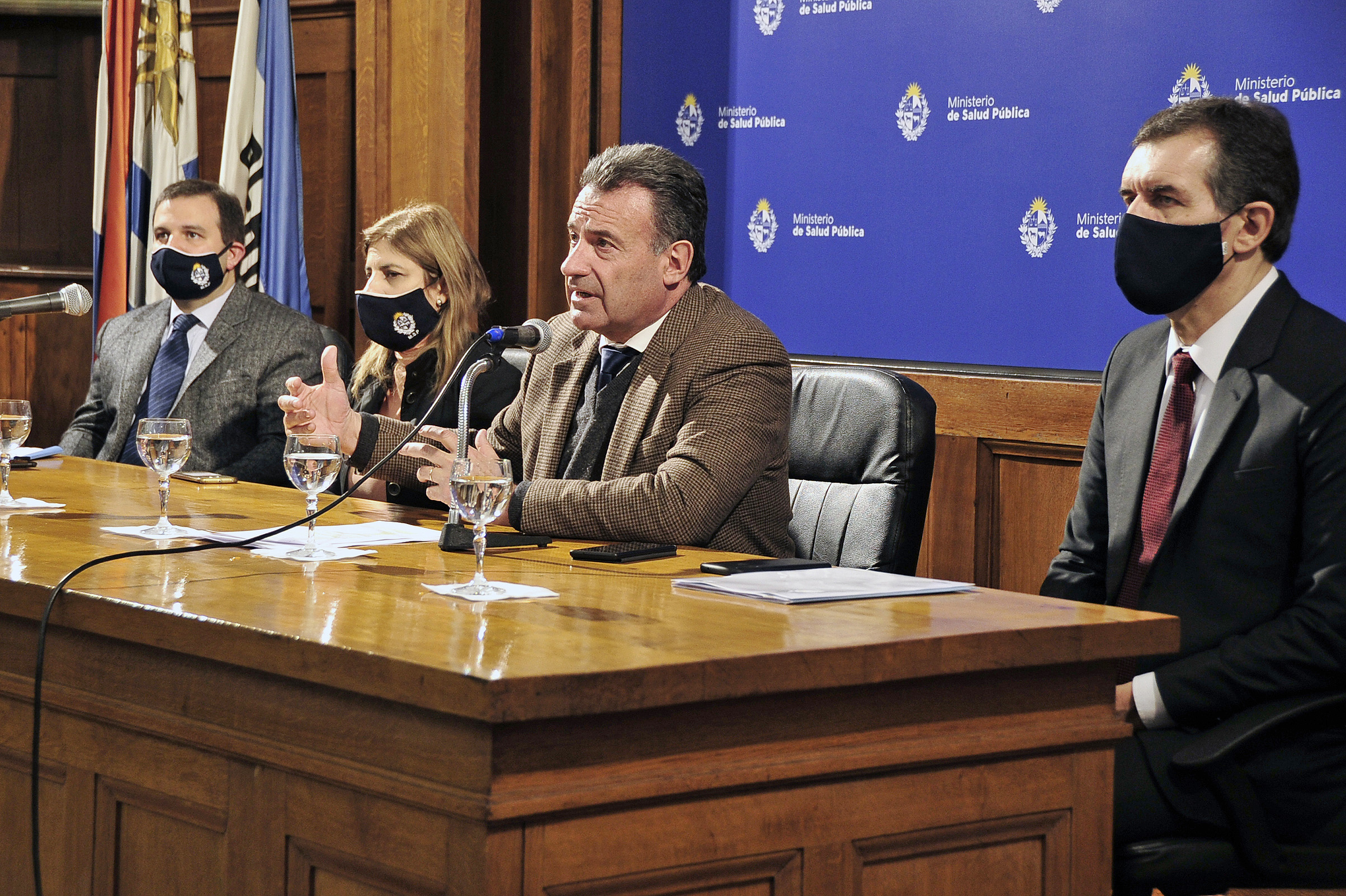 Ministro de Salud Pública, Daniel Salinas, encabezó conferencia de prensa
