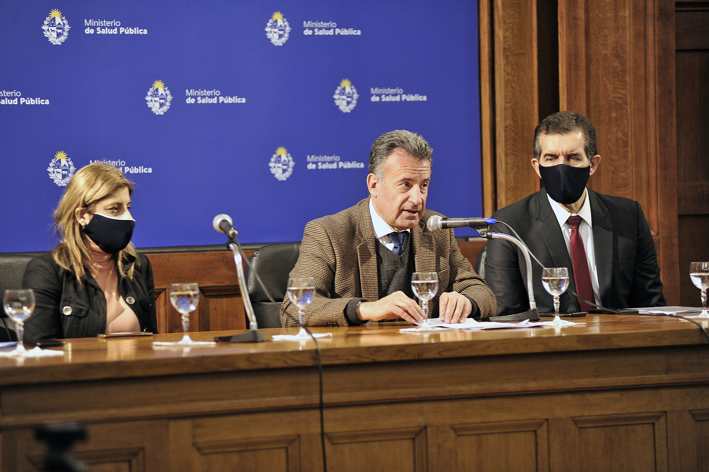 Ministro de Salud Pública, Daniel Salinas, encabezó conferencia de prensa