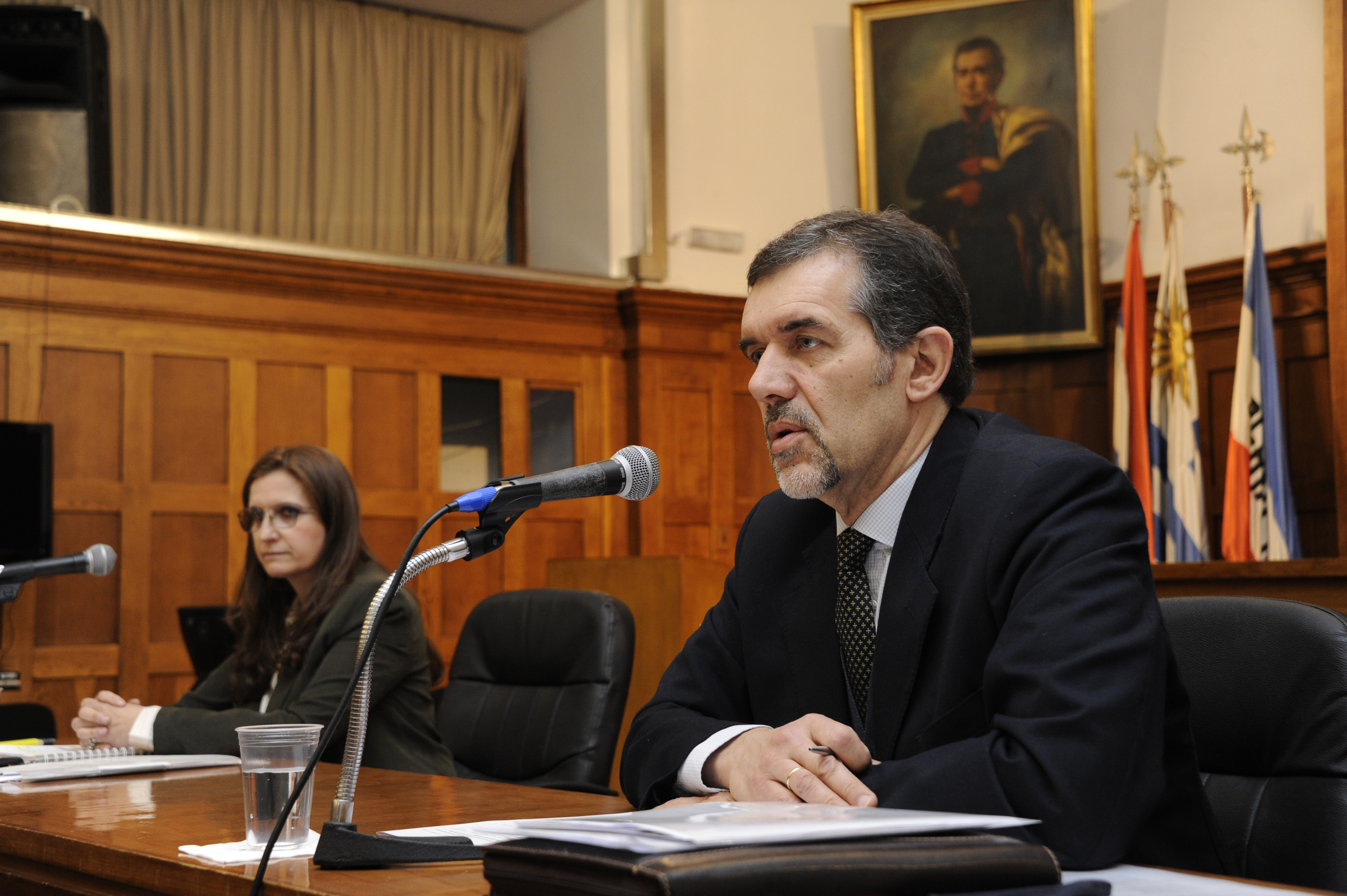 Directora general de Coordinación del MSP, Karina Rando, y el director general de Salud, Miguel Asqueta, en conferencia de prensa