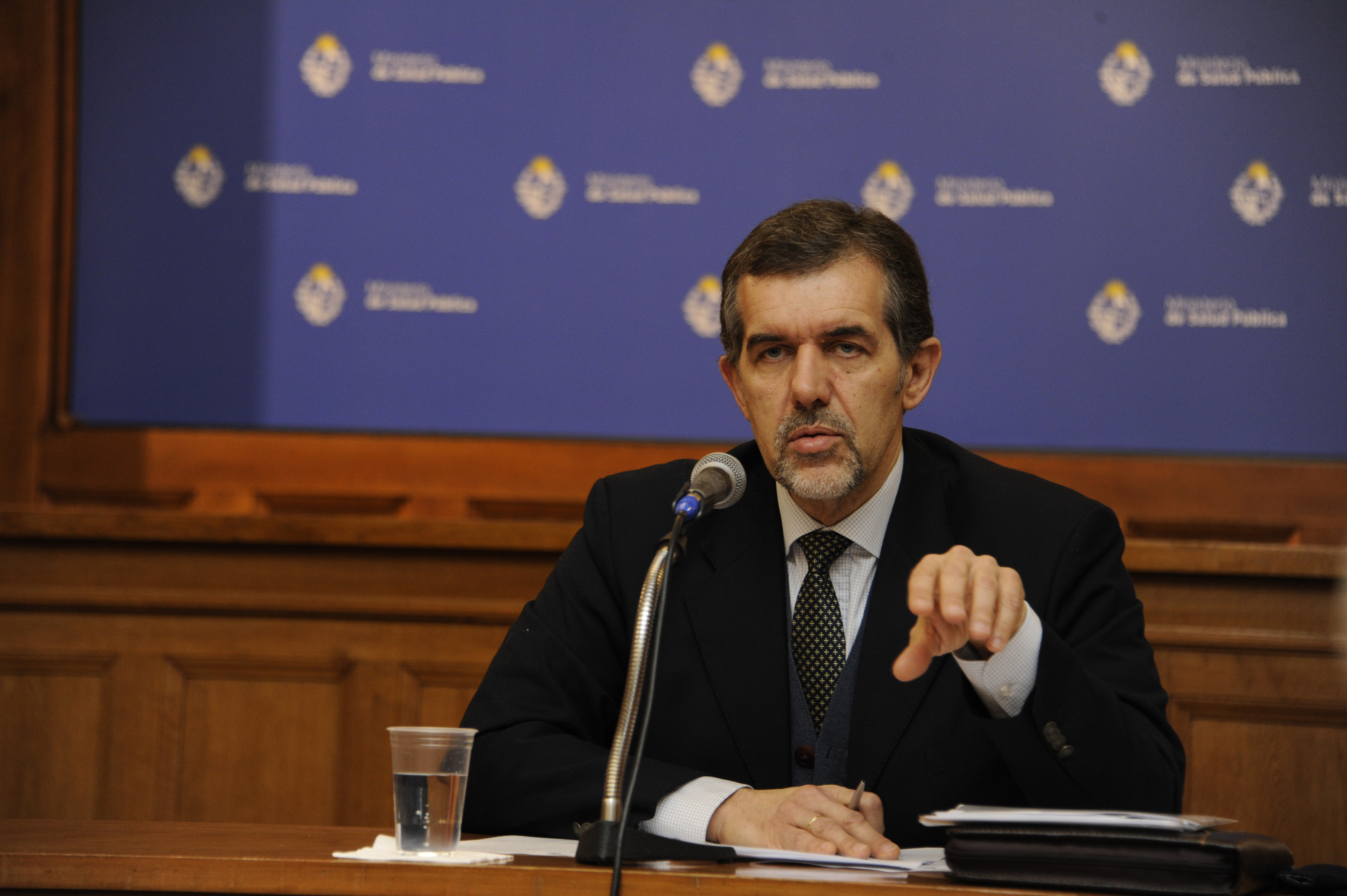 Director general de Salud, Miguel Asqueta, en conferencia de prensa