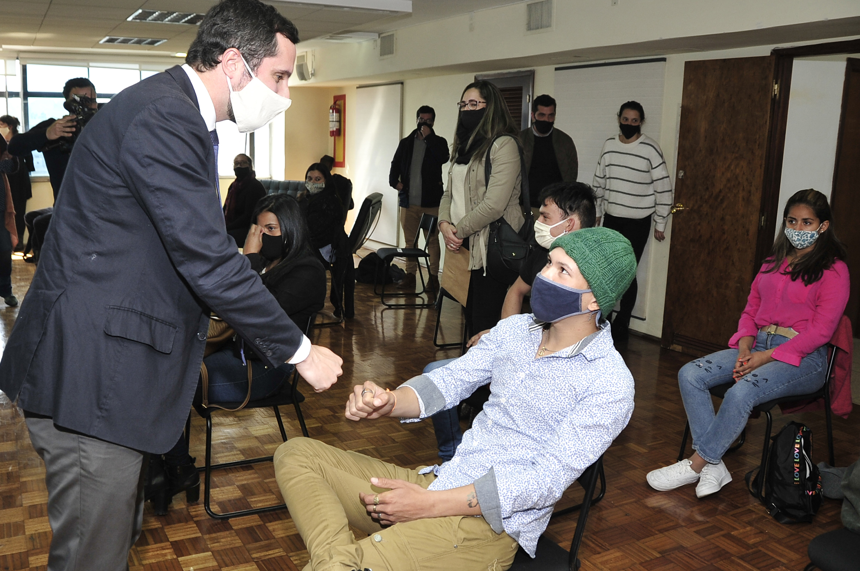 Acto de entrega de acreditación de culminación de ciclo básico a los participantes del convenio Cecap-CES