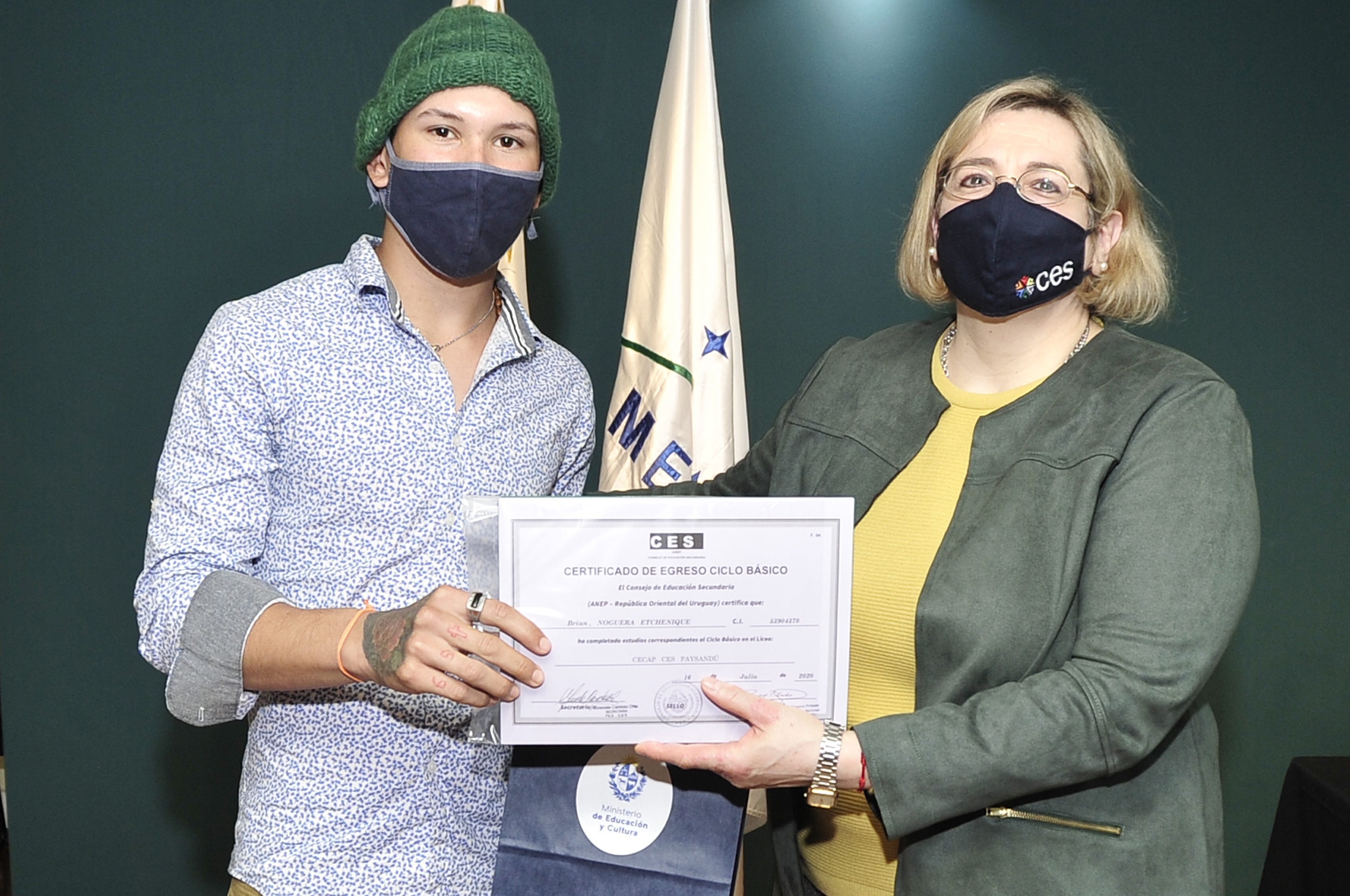 Acto de entrega de acreditación de culminación de ciclo básico a los participantes del convenio Cecap-CES