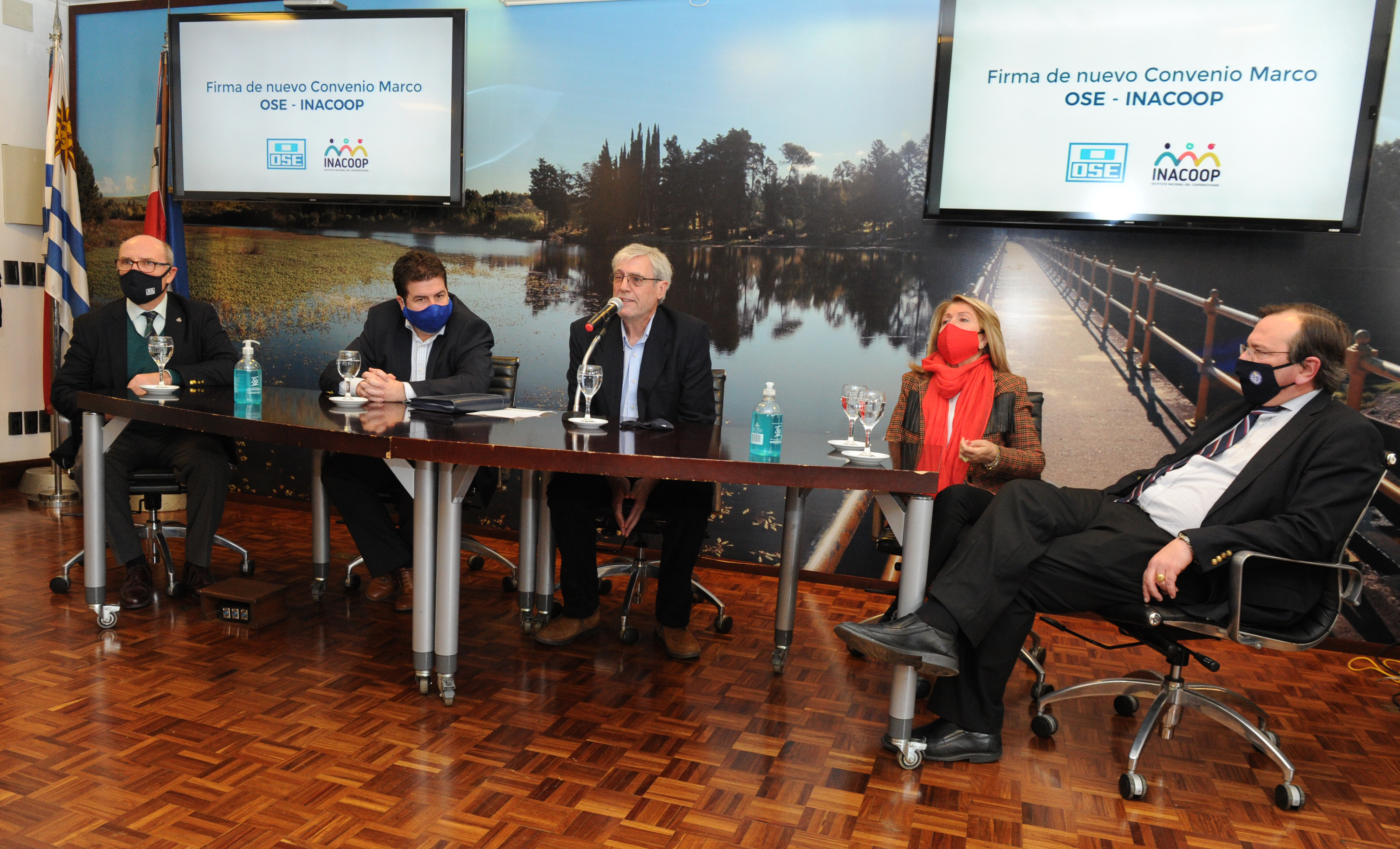 Firma de convenio entre la Administración de las Obras Sanitarias del Estado (OSE) y el Instituto Nacional de Cooperativismo (Inacoop)
