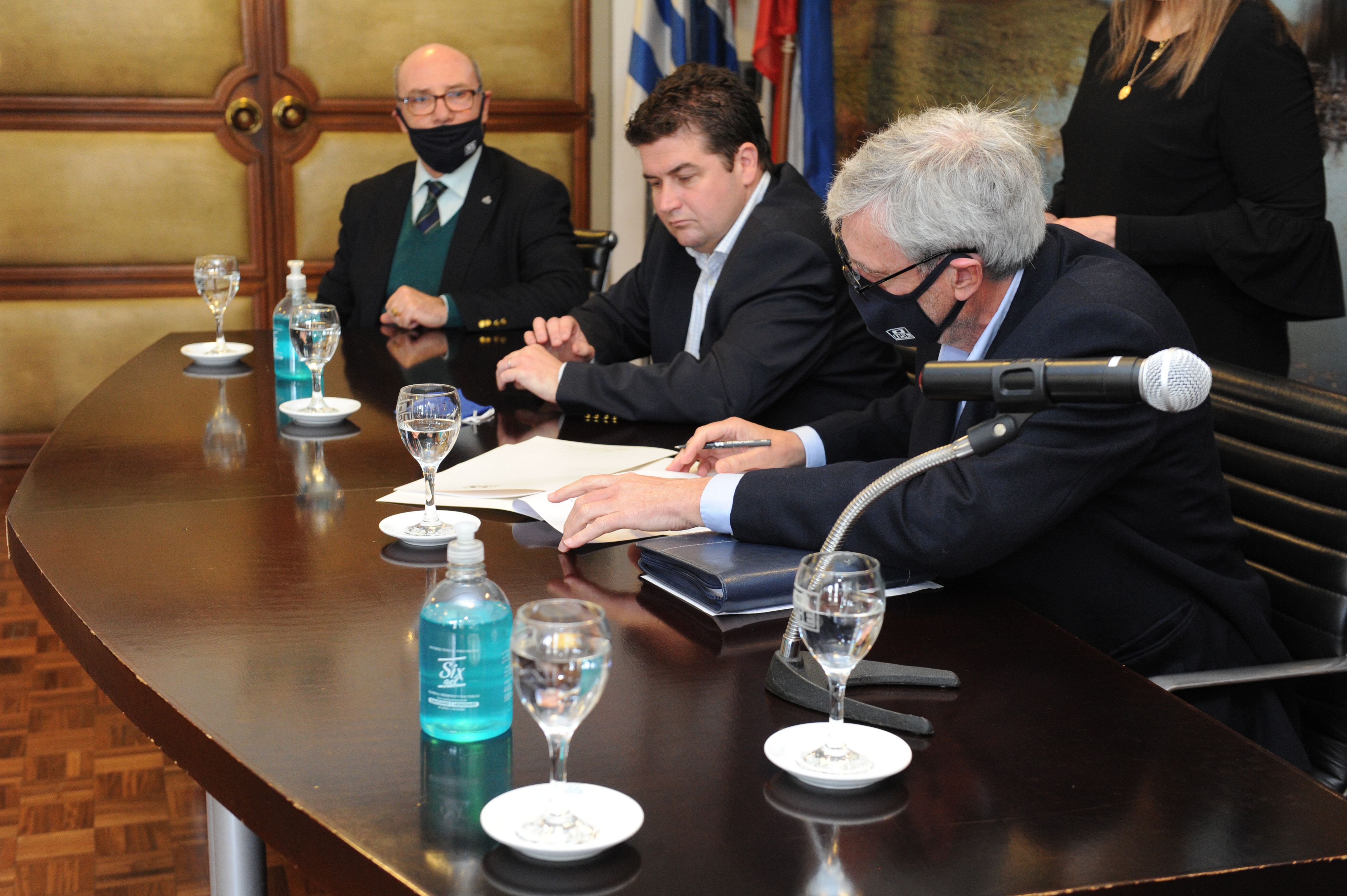 Firma de convenio entre la Administración de las Obras Sanitarias del Estado (OSE) y el Instituto Nacional de Cooperativismo (Inacoop)