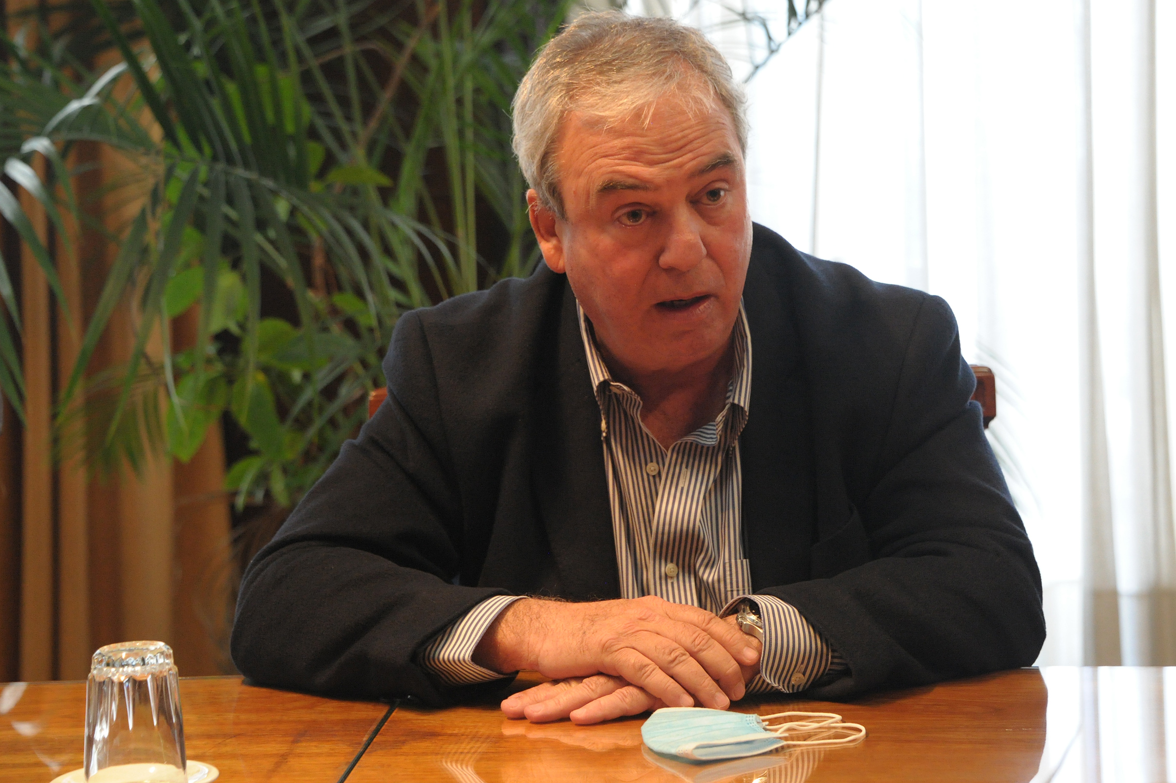Ministro de Transporte y Obras Públicas, Luis Alberto Heber, haciendo uso de la palabra