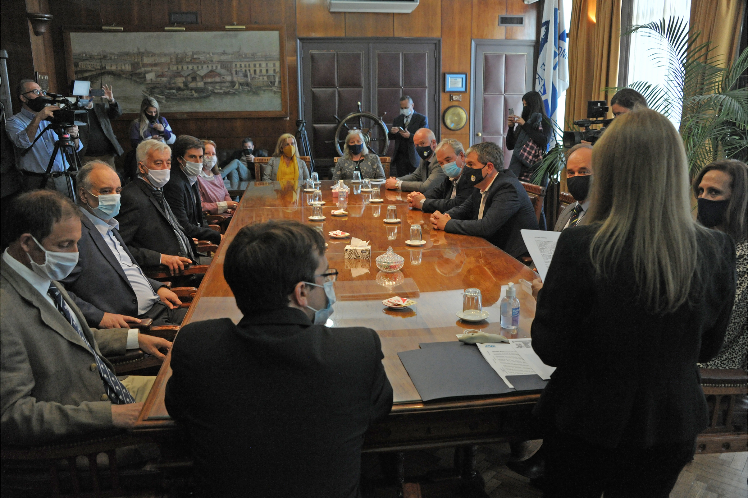 Suscripción de acuerdo entre Administración Nacional de Puertos y empresa que construirá y explotará un muelle en terminal marítima de Montevideo