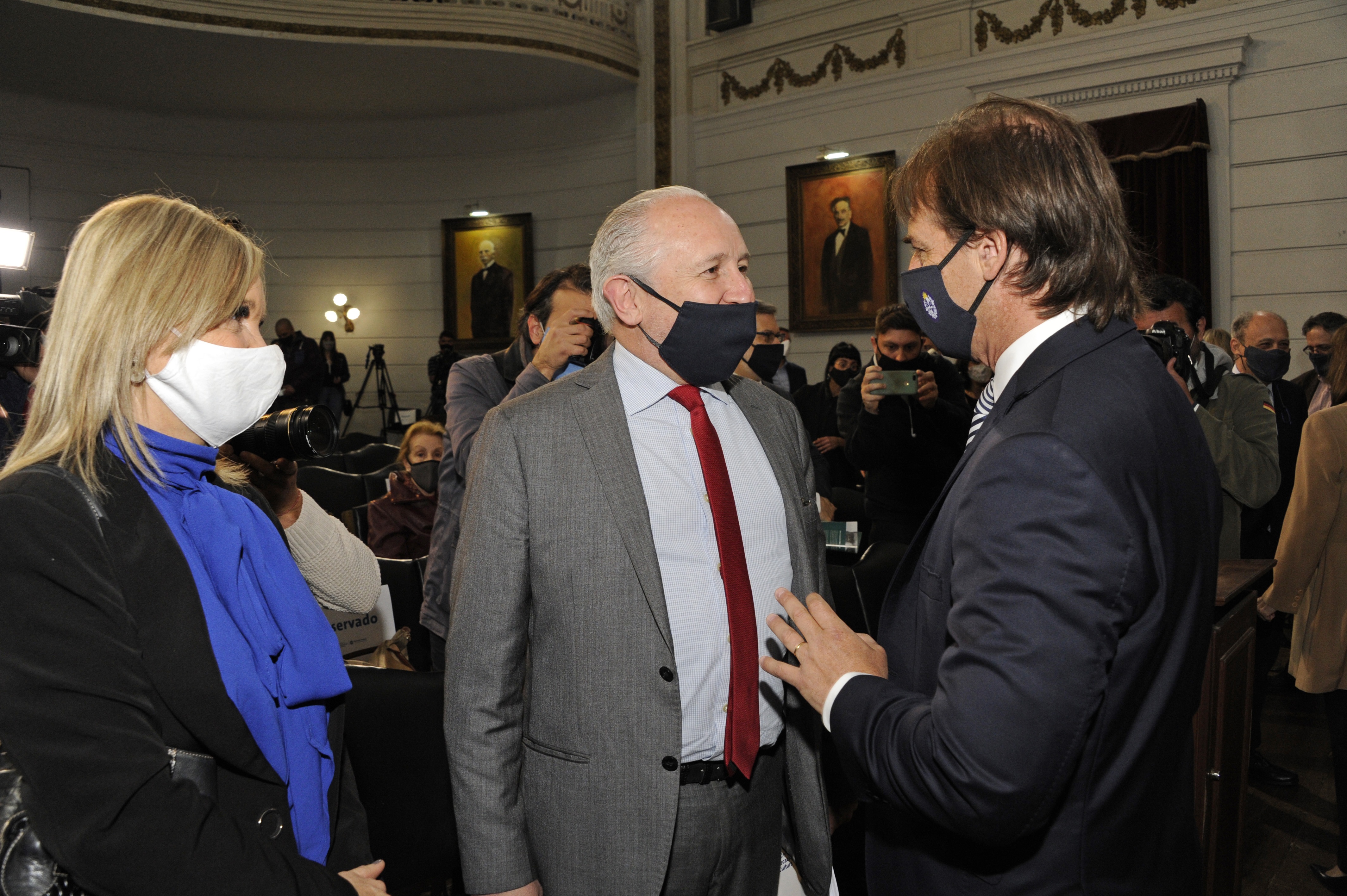 Presidente Luis Lacalle Pou junto a vicepresidenta Beatriz Argimón y ministro de Educación y Cultura, Pablo da Silveira