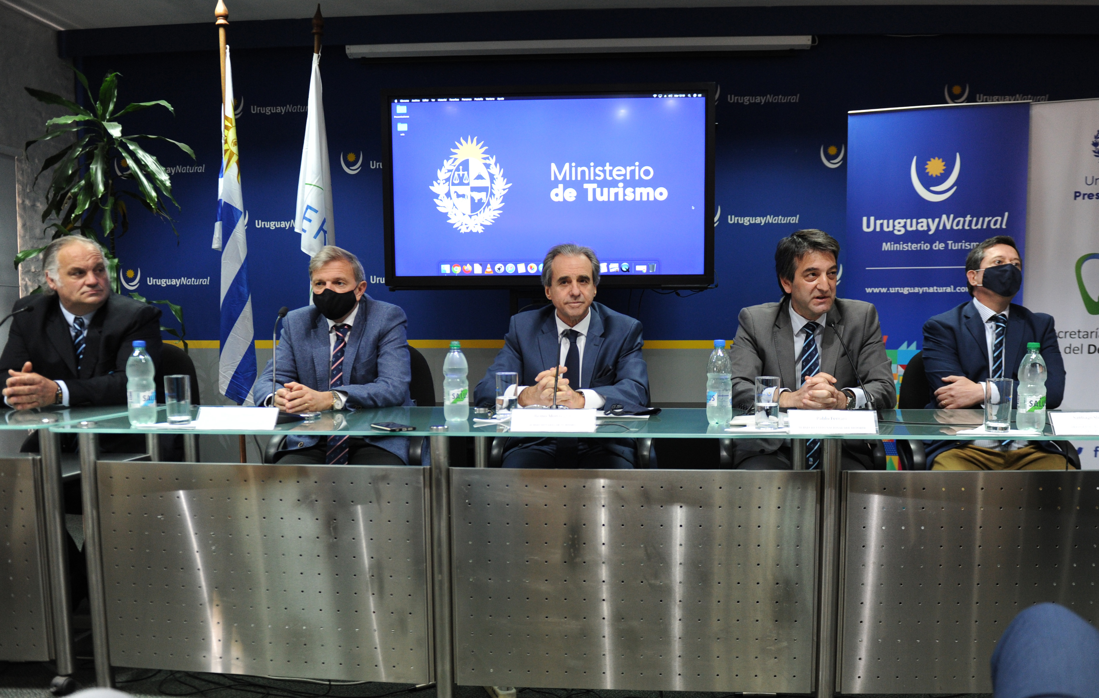 Autoridades en presentación del sudamericano de rugby, Cuatro Naciones, por disputarse en Uruguay