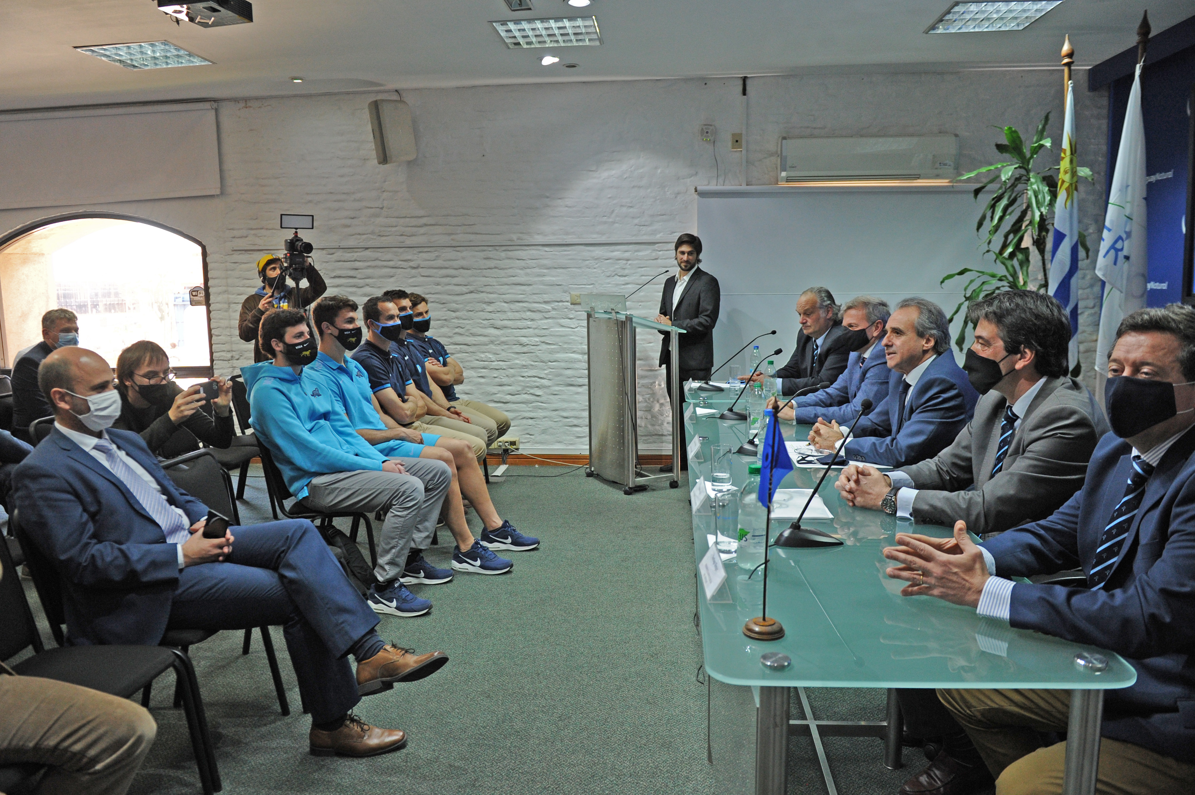 Autoridades en presentación del sudamericano de rugby, Cuatro Naciones, por disputarse en Uruguay