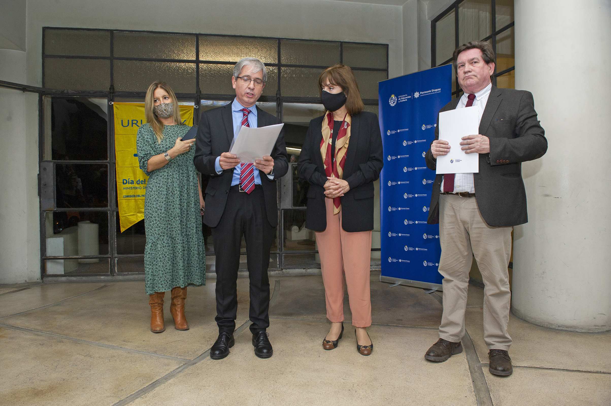 Autoridades durante el acto por la declaración del Edifico El Indio, como monumento histórico nacional