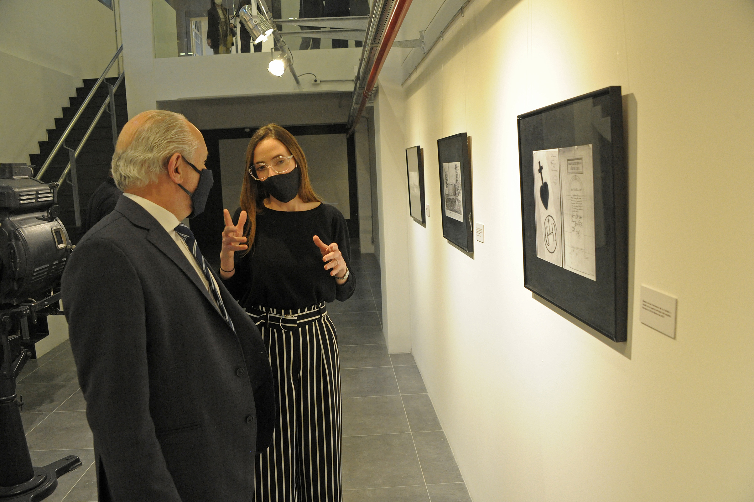 Ministro de Educación y Cultura, Pablo da Silveira, encabezó inauguración de exposición fotográfica sobre Manuel Quintela