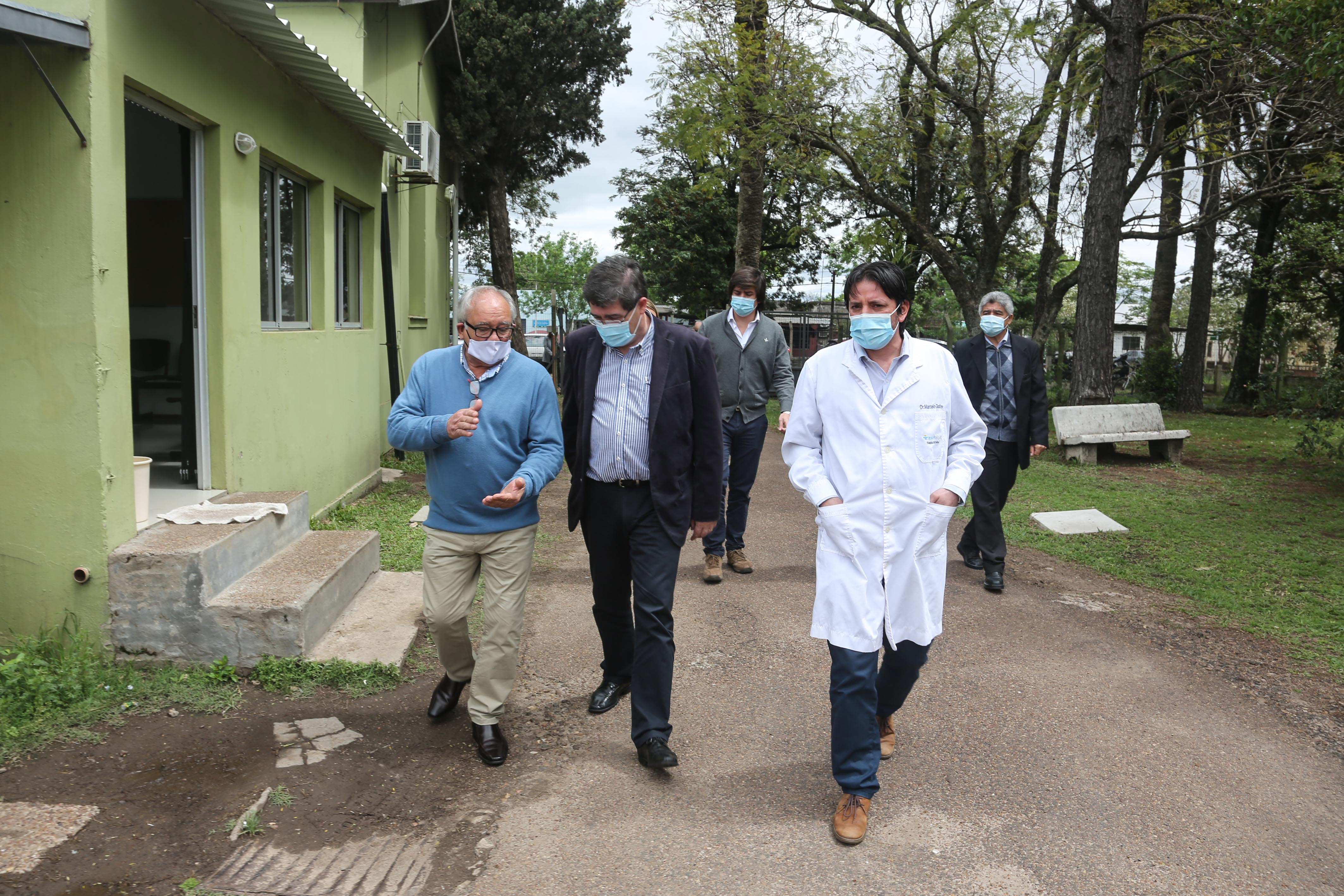 Presidente de ASSE, Leonardo Cipriani, durante su gira por Artigas