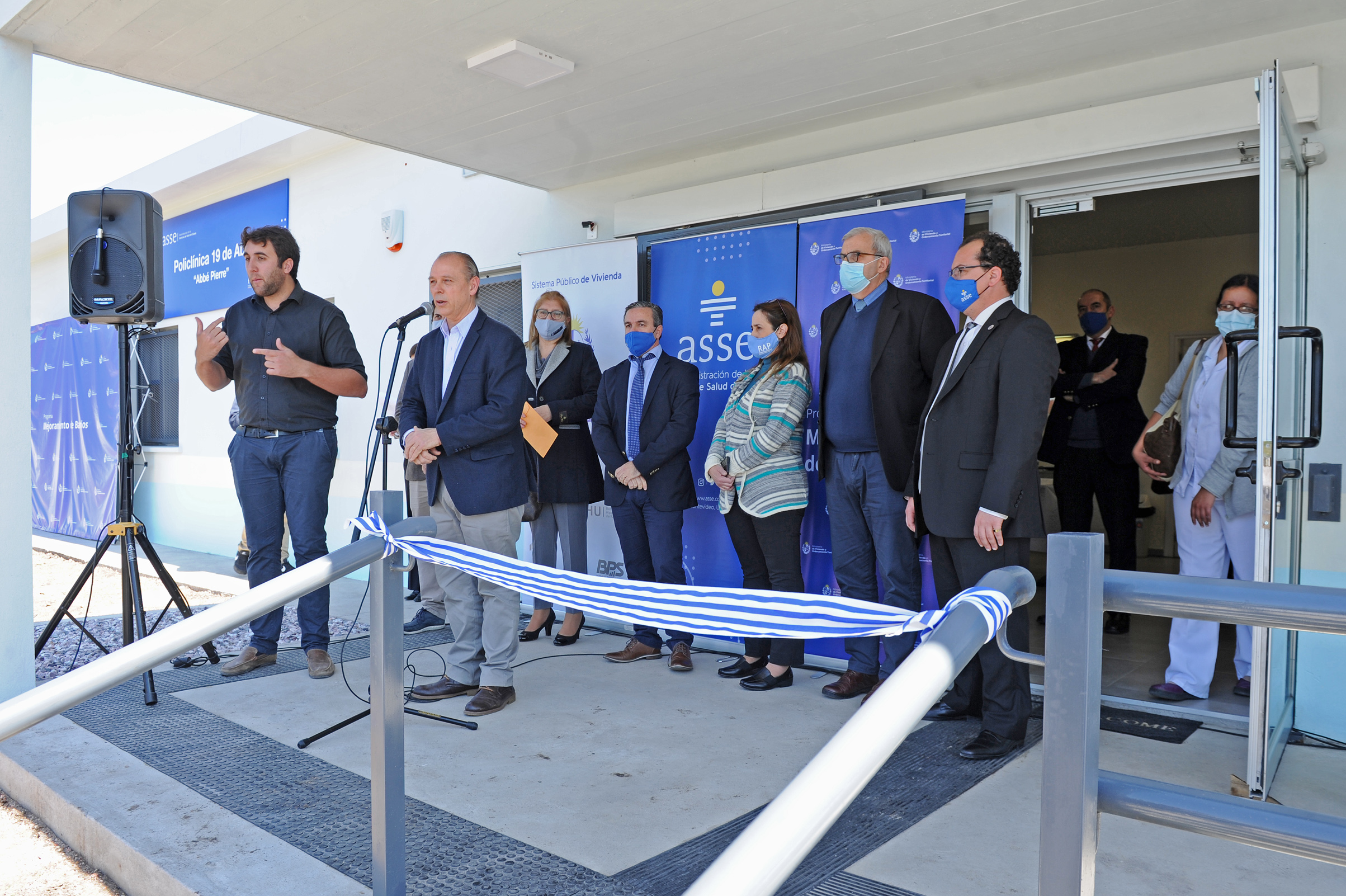 Subsecretario de Vivienda, Tabaré Hackenbruch, y vicepresidente de ASSE, Marcelo Sosa, inauguraron policlínica del barrio 19 de Abril