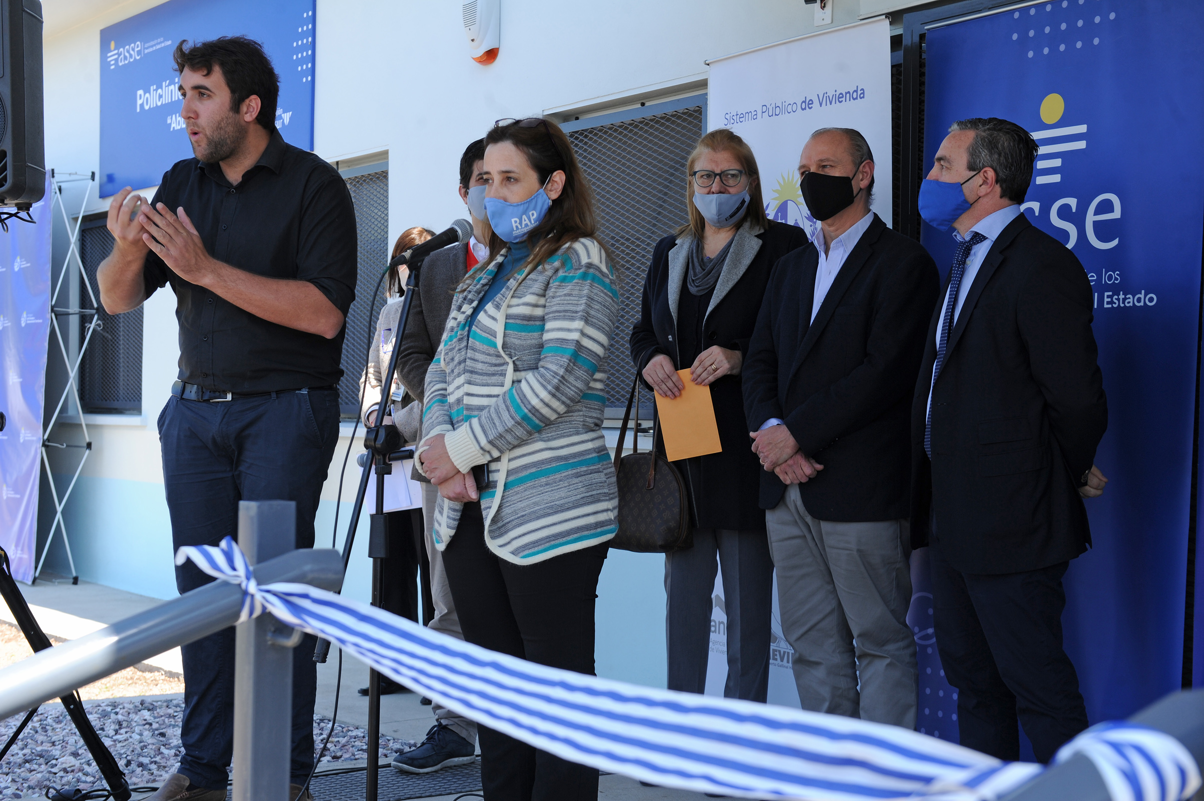 Subsecretario de Vivienda, Tabaré Hackenbruch, y vicepresidente de ASSE, Marcelo Sosa, inauguraron policlínica del barrio 19 de Abril