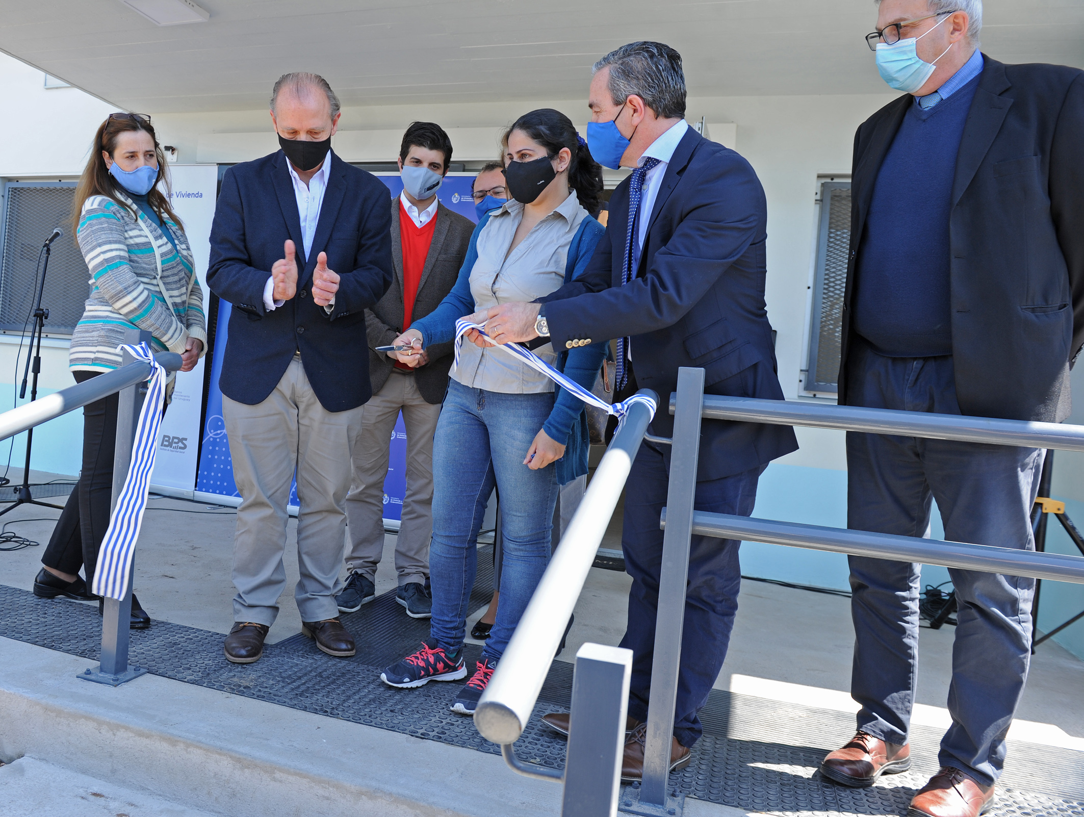 Subsecretario de Vivienda, Tabaré Hackenbruch, y vicepresidente de ASSE, Marcelo Sosa, inauguraron policlínica del barrio 19 de Abril