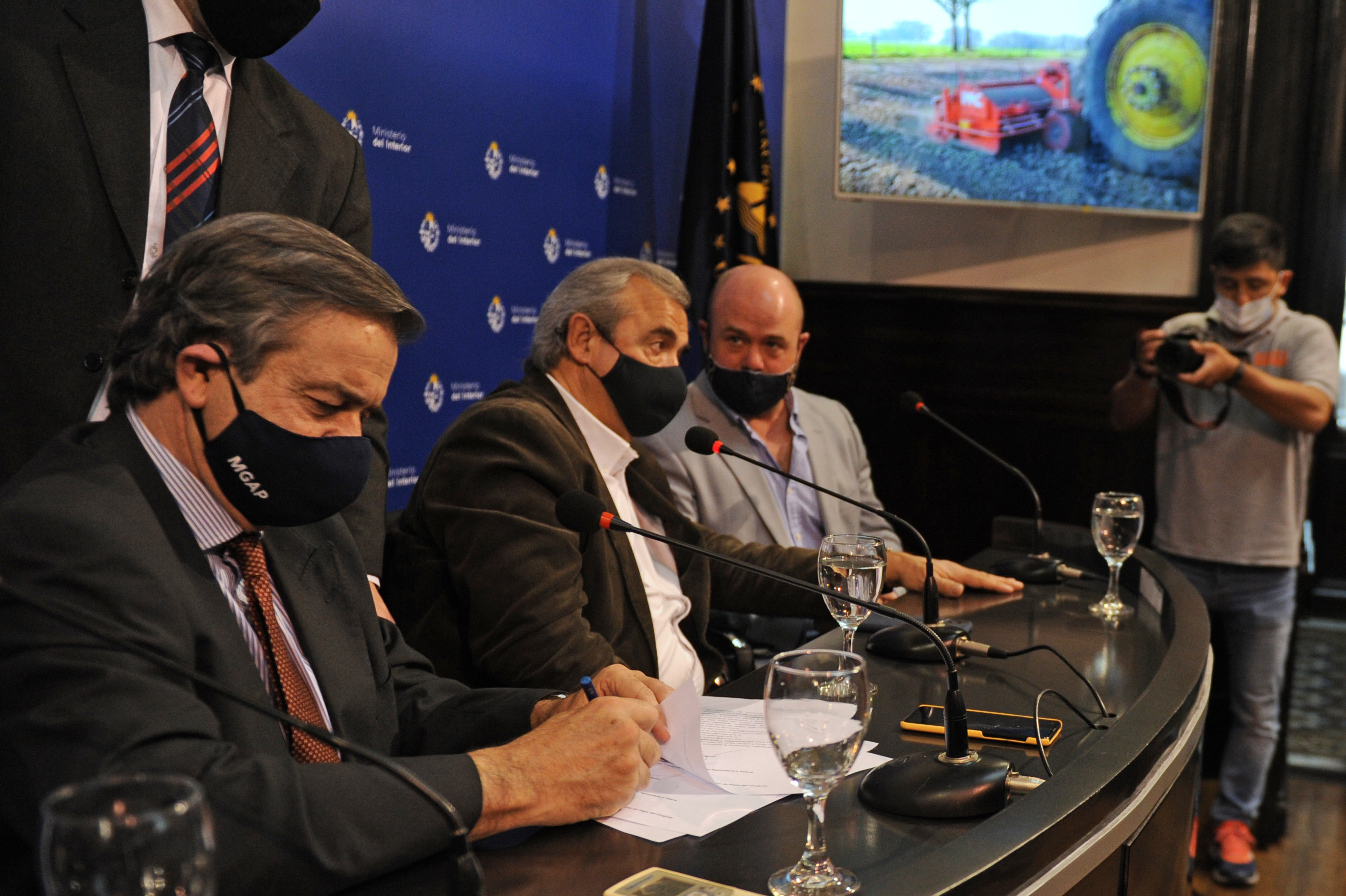 Firma de acuerdo entre los ministerios del Interior y de Ganadería y la Asociación de Semilleristas de Papa
