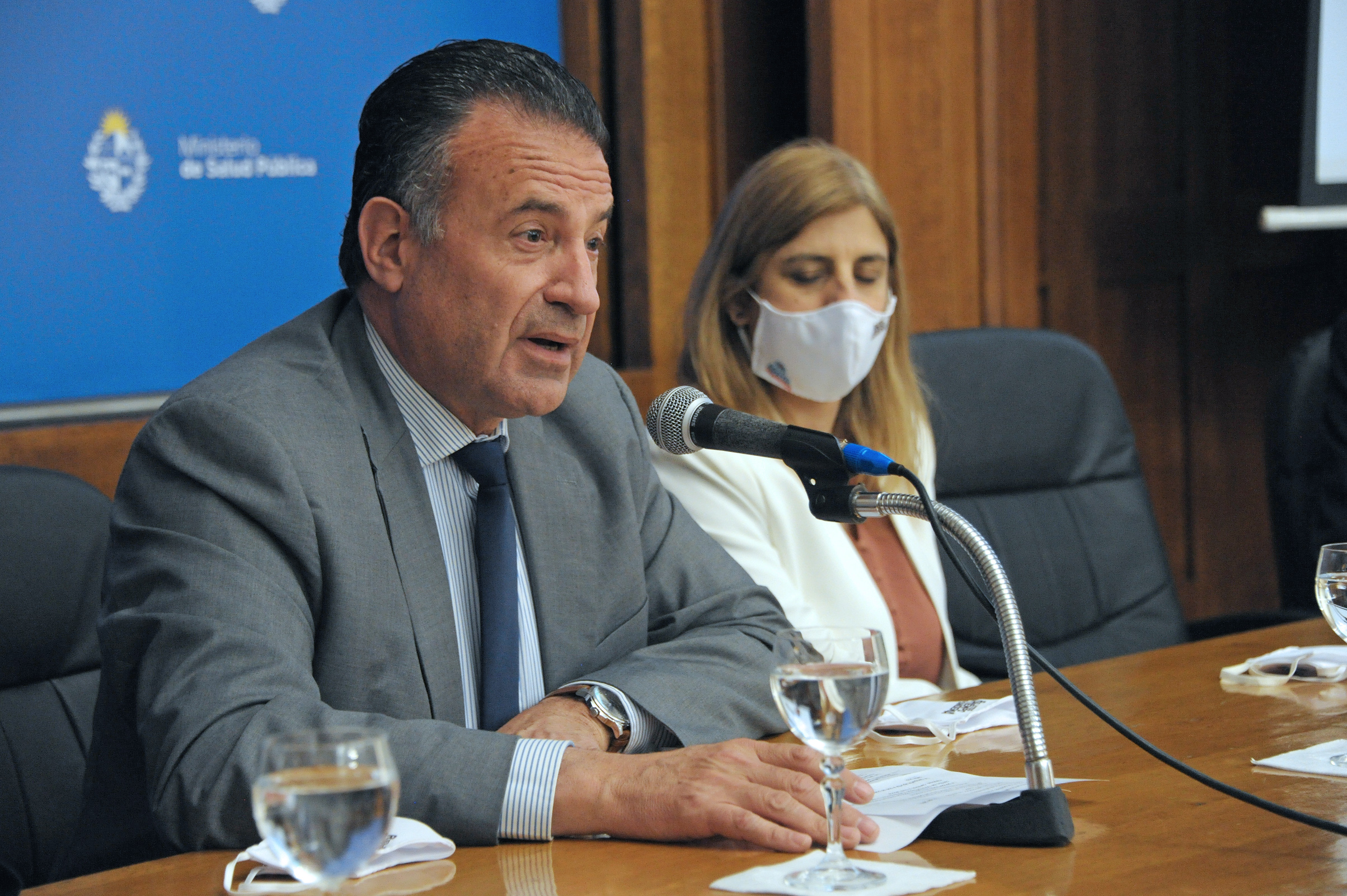Ministro de Salud Pública, Daniel Salinas, encabezó conferencia en el marco del Día Mundial de la Salud Mental