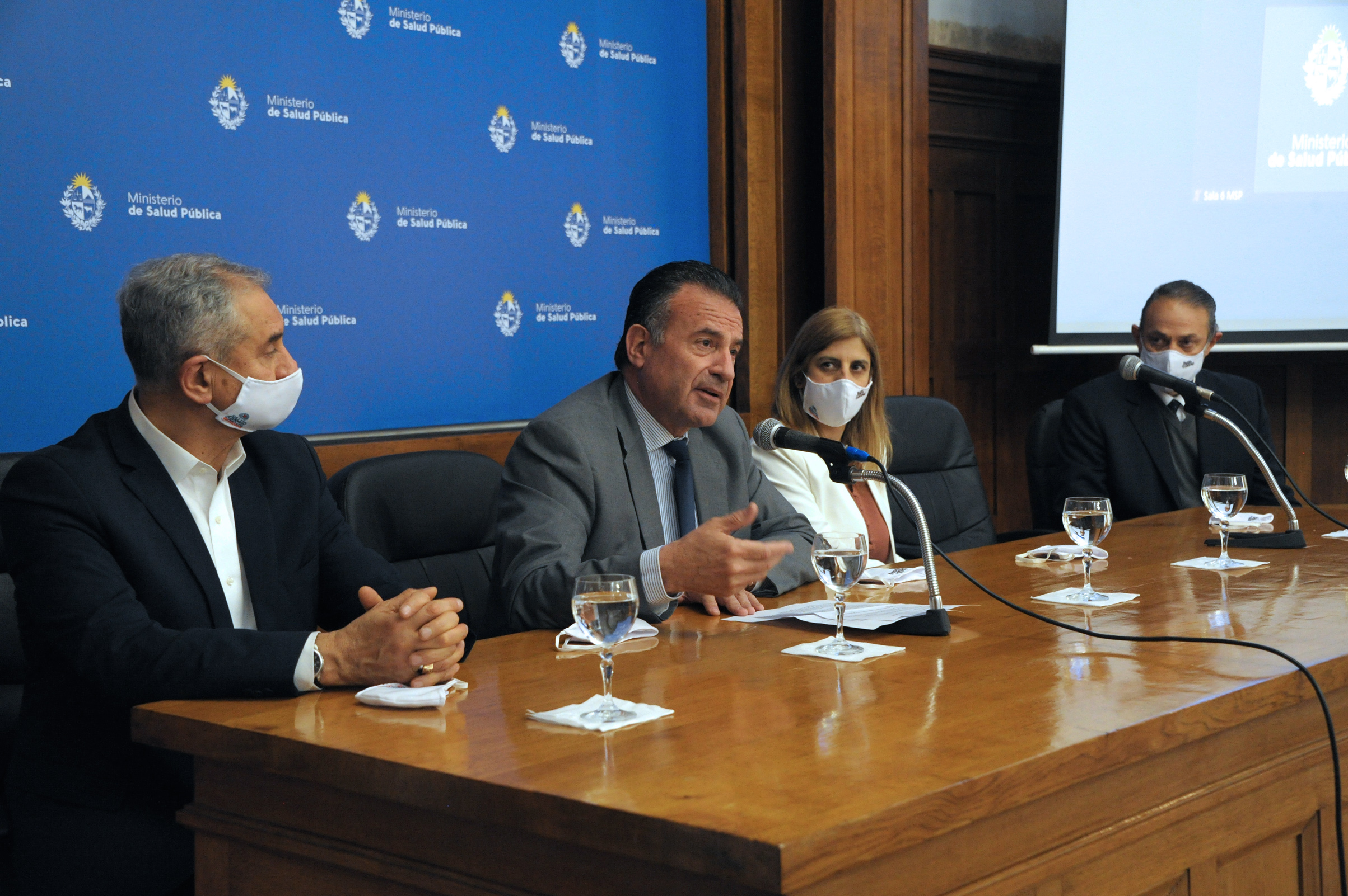 Ministro de Salud Pública, Daniel Salinas, encabezó conferencia en el marco del Día Mundial de la Salud Mental